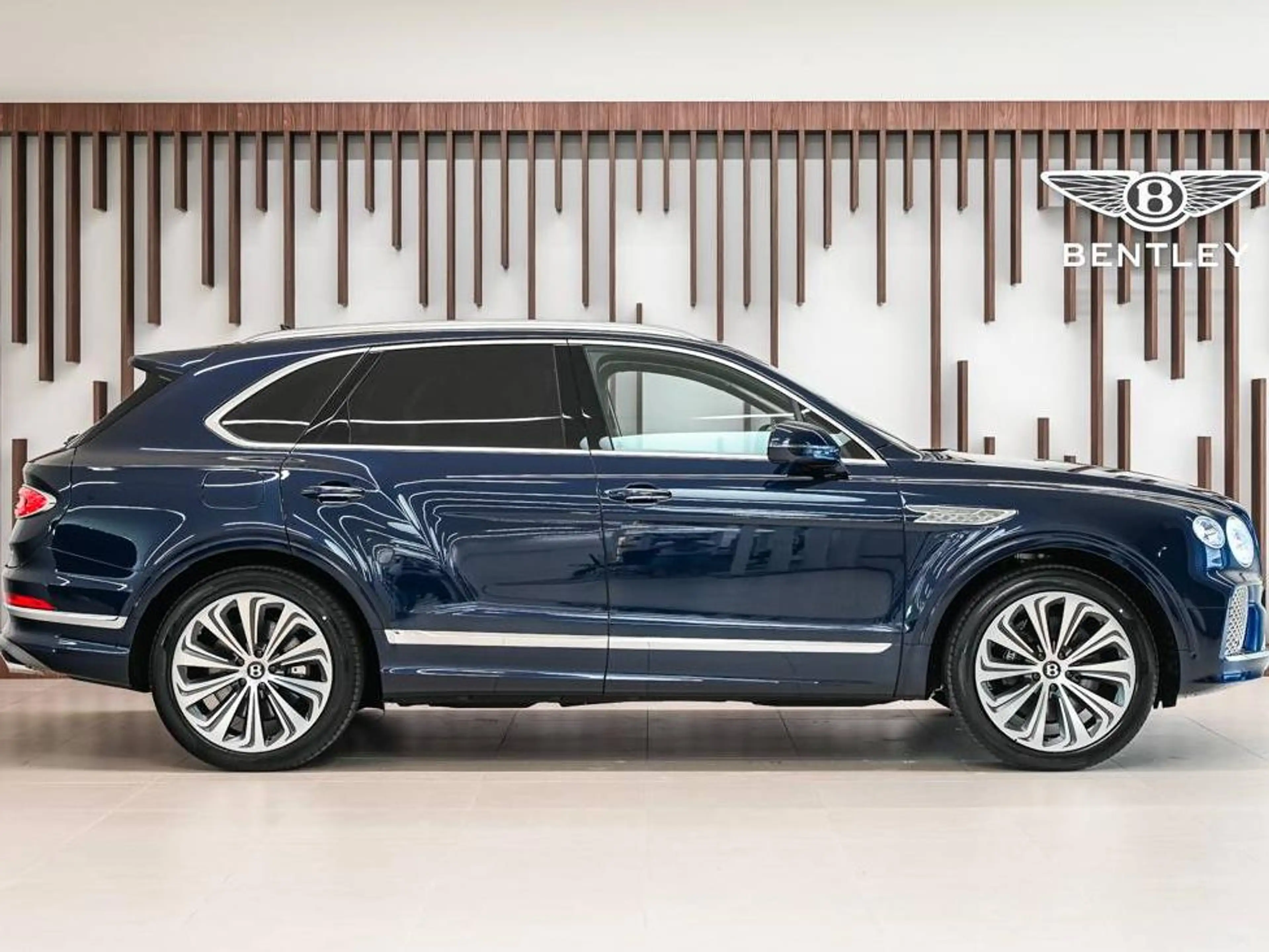 Bentley Bentayga Bentayga 3.0 Turbo V6 PHEV Atelier Edition — photo 3