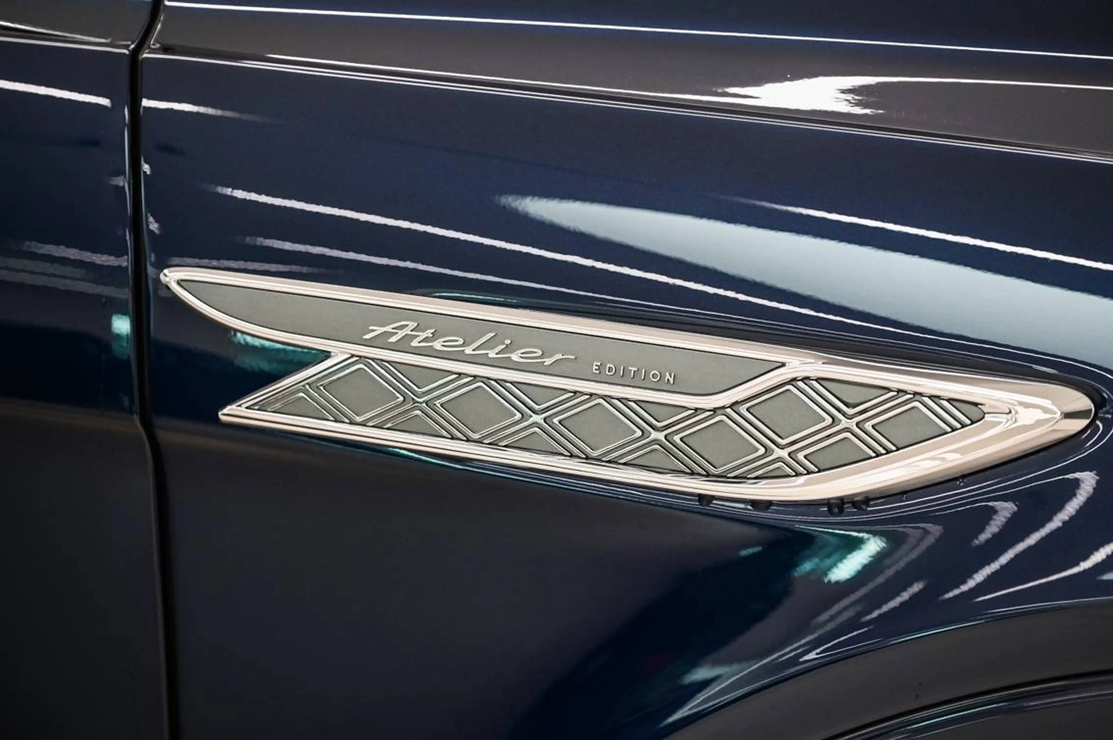 Bentley Bentayga Bentayga 3.0 Turbo V6 PHEV Atelier Edition — photo 14