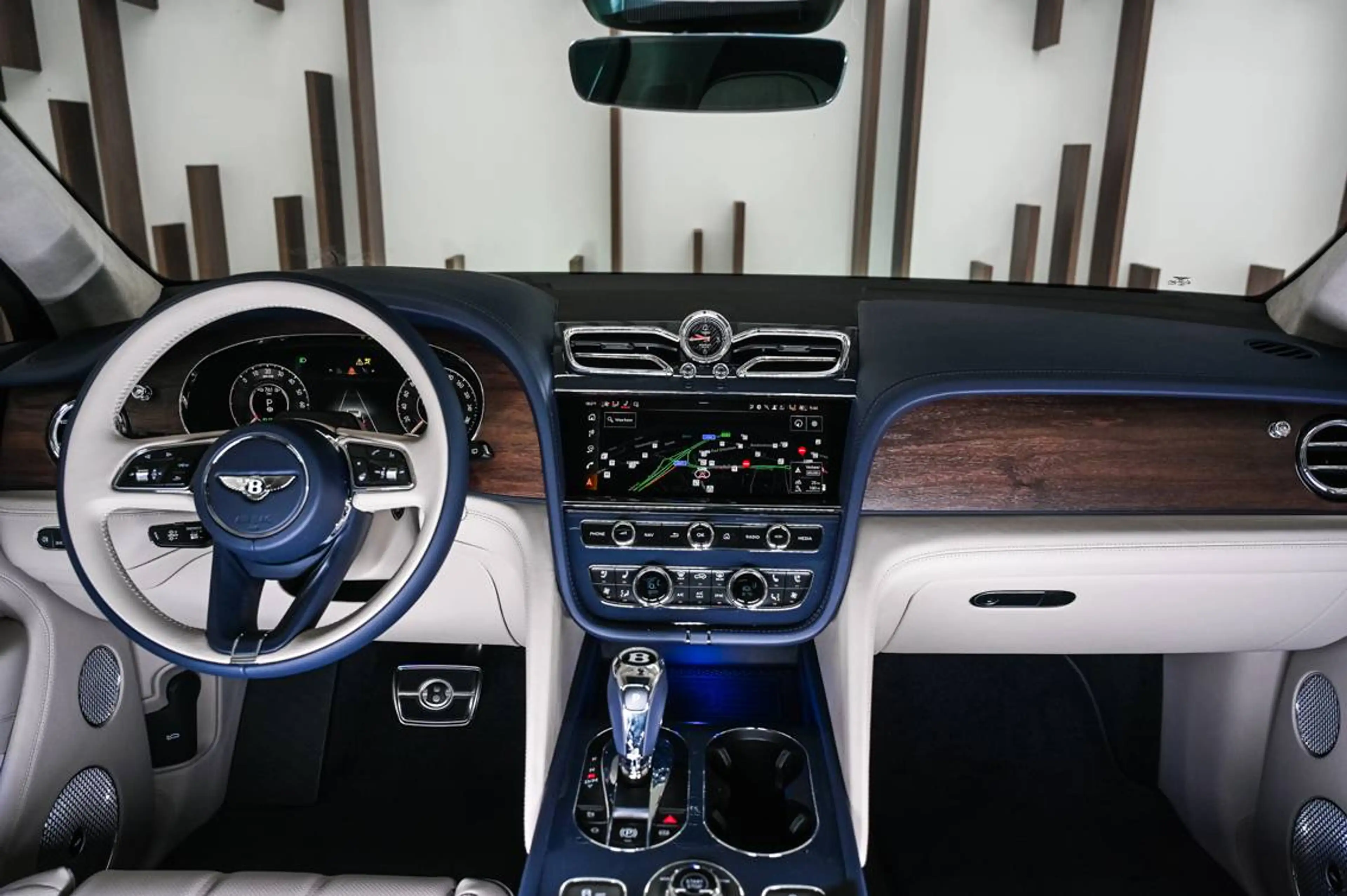 Bentley Bentayga Bentayga 3.0 Turbo V6 PHEV Atelier Edition — photo 7