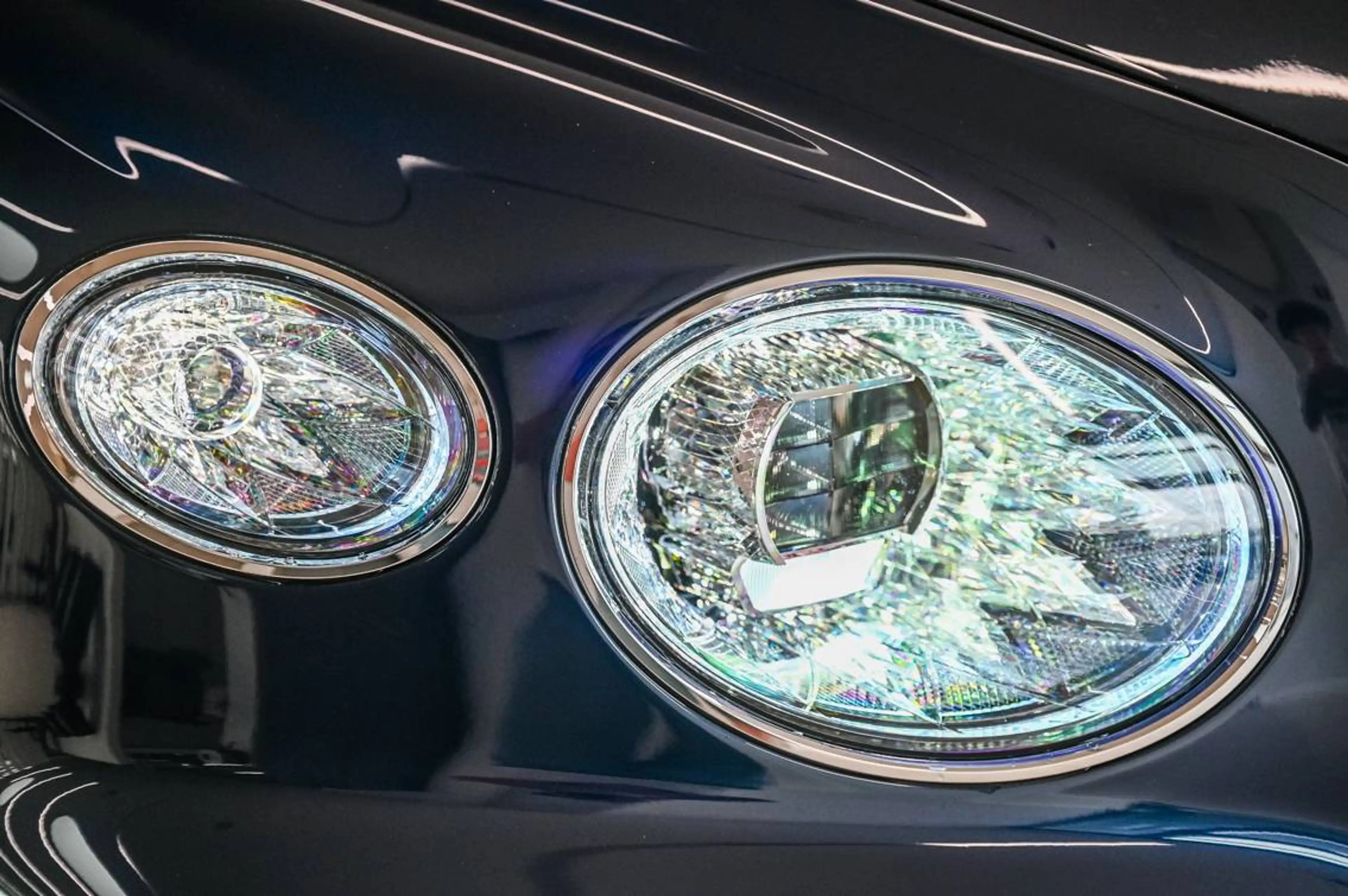 Bentley Bentayga Bentayga 3.0 Turbo V6 PHEV Atelier Edition — photo 11