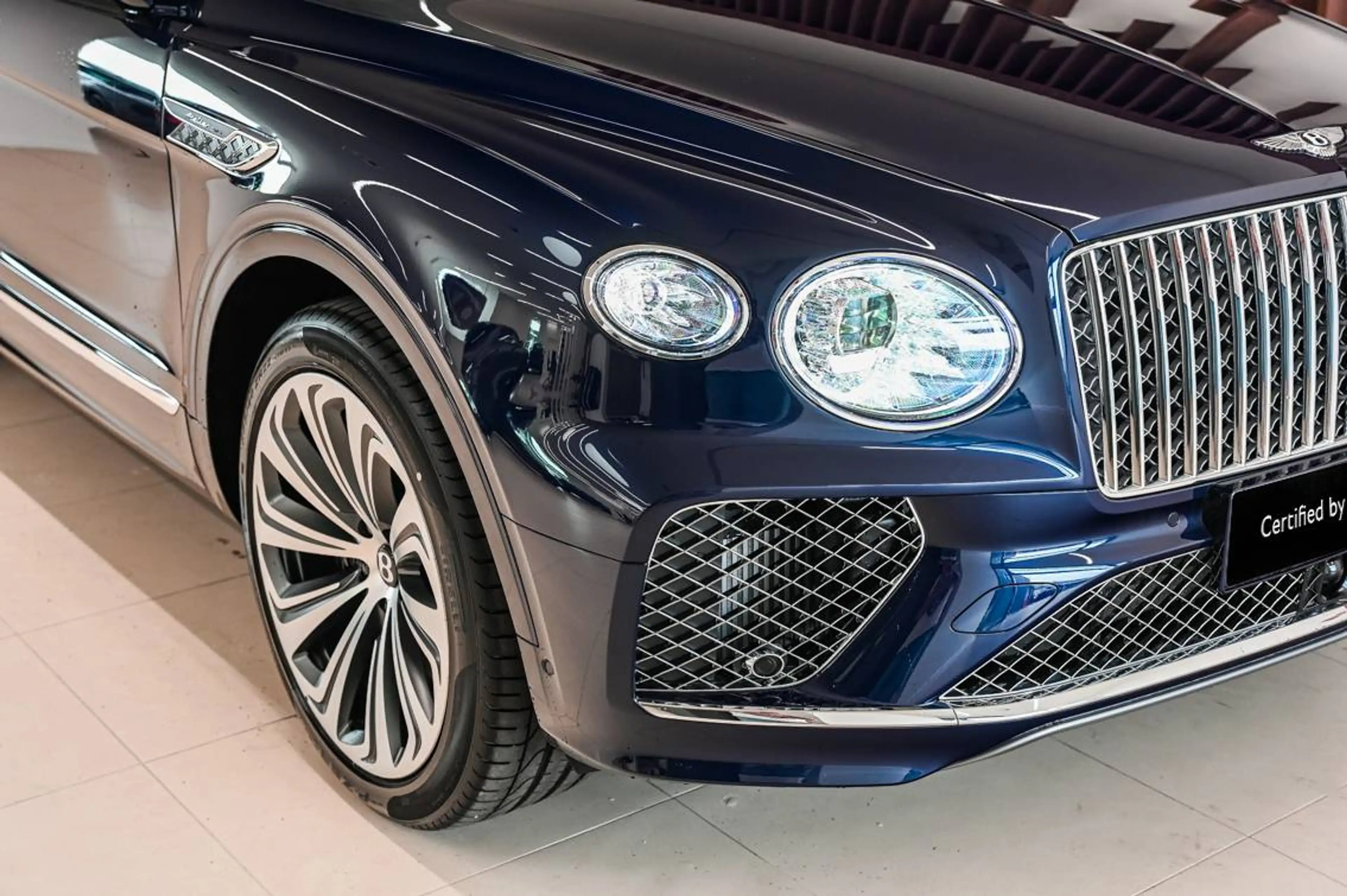 Bentley Bentayga Bentayga 3.0 Turbo V6 PHEV Atelier Edition — photo 10