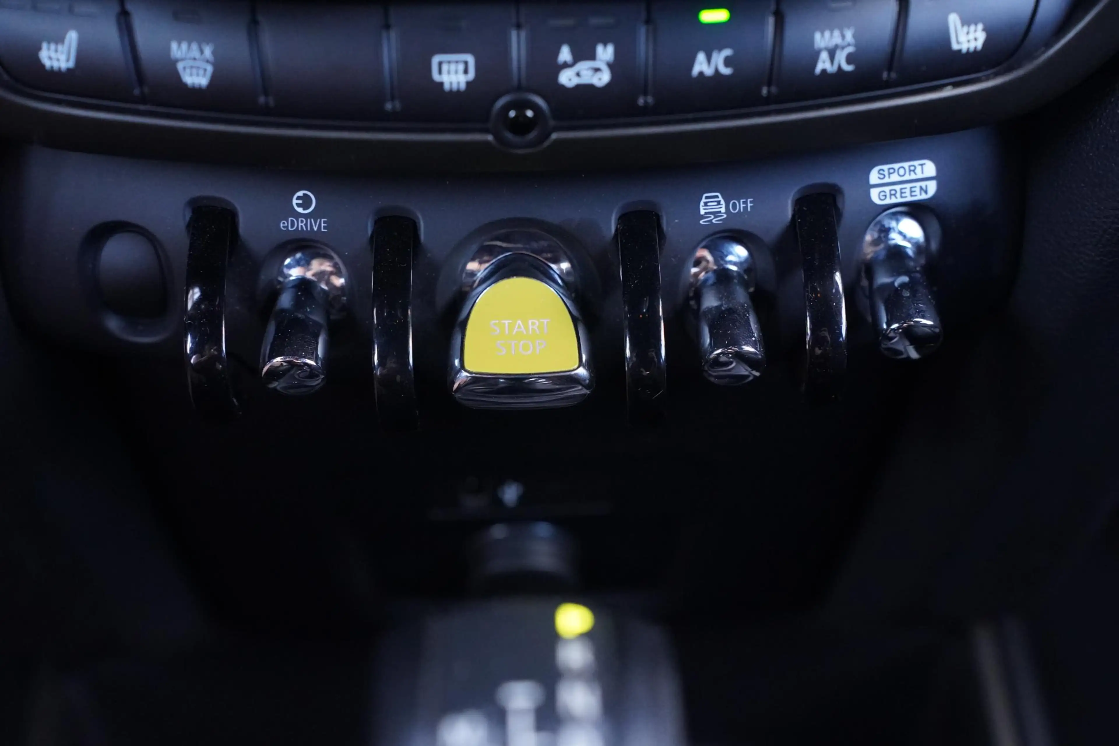 MINI Cooper SE Countryman ALL4 Classic Trim SOH 94% Apple Carplay Navi Verwa — photo 40
