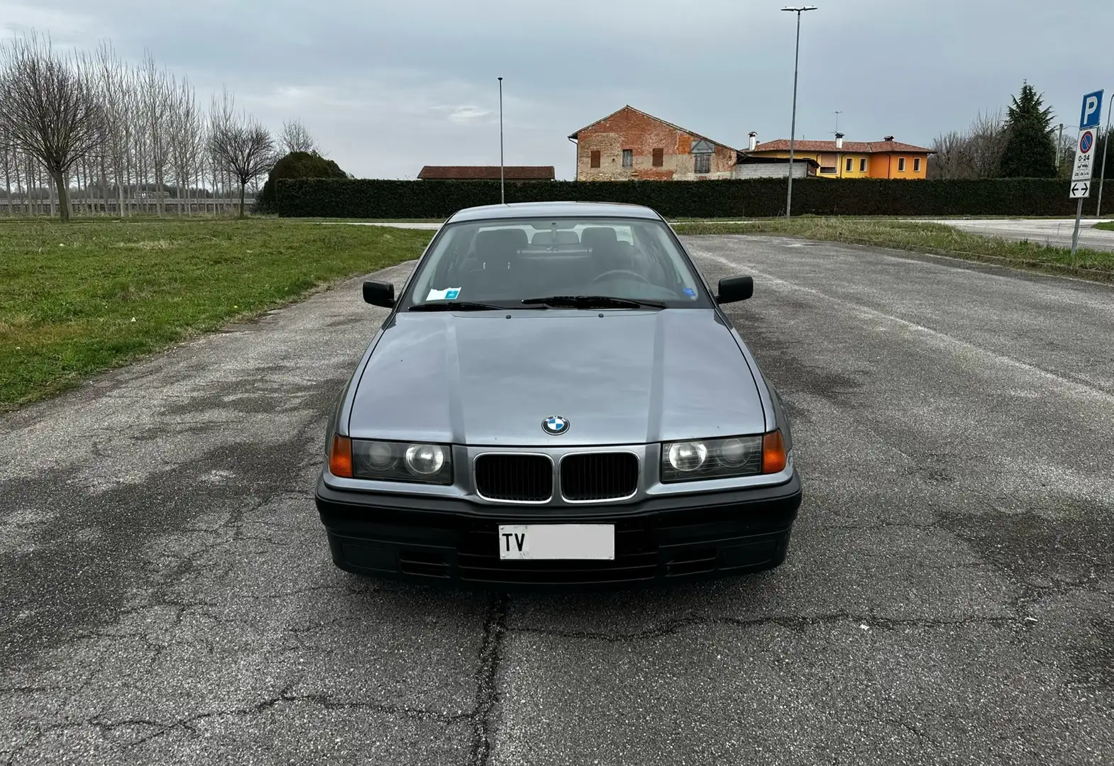 BMW 318 318i cat. Сірий - 2