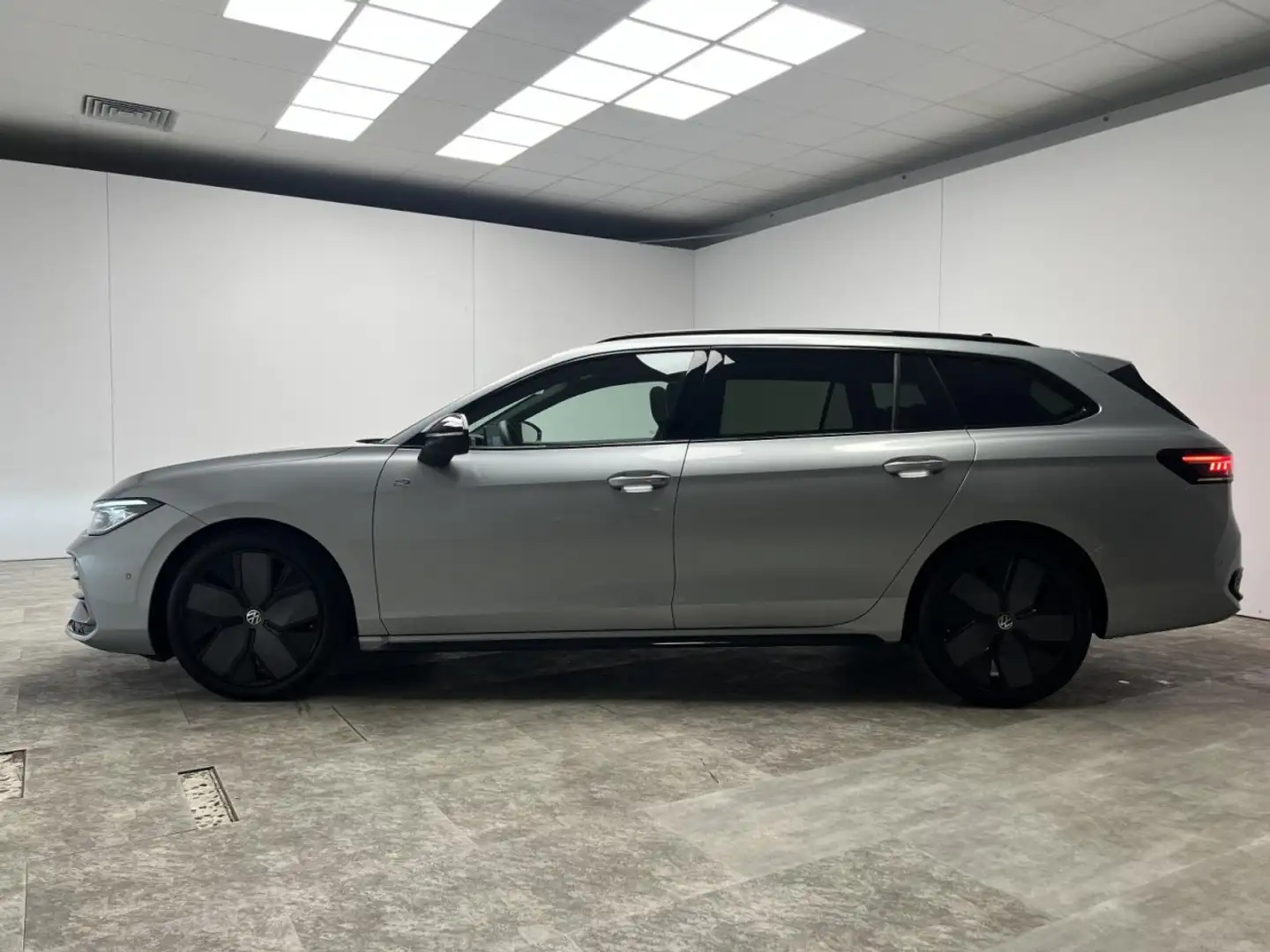 Volkswagen Passat Variant 2.0 TDI DSG R-Line Klima Navi Einparkhilfe Silber - 2