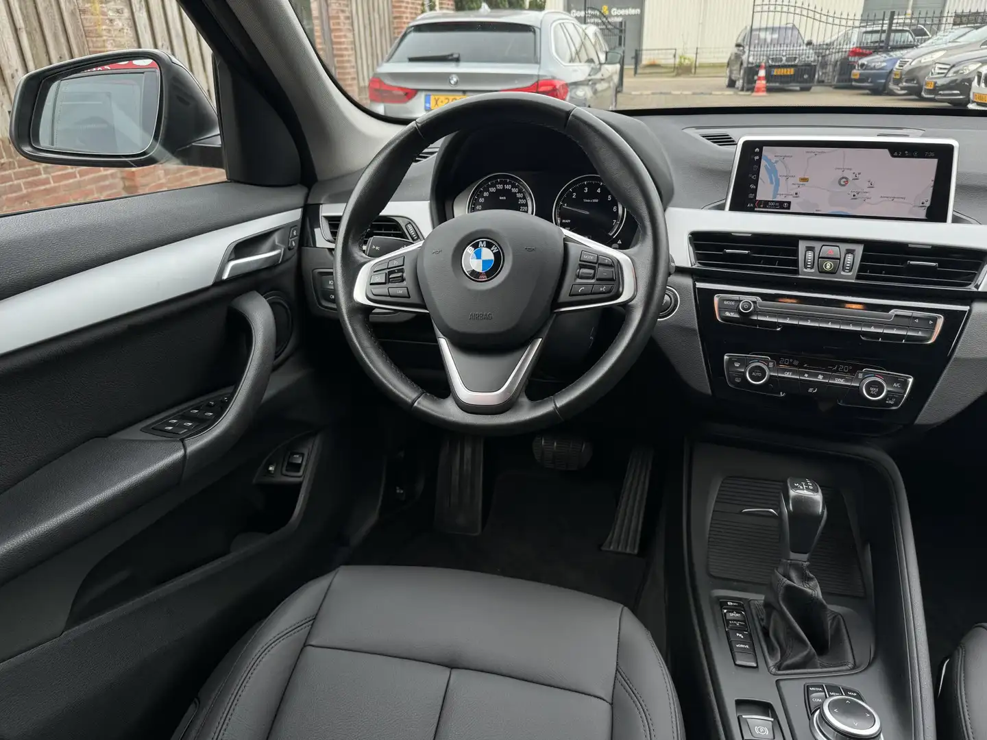 BMW X1 xDrive25e Leder Navi Apple CarPlay BMW X1 xDrive25 Grijs - 2