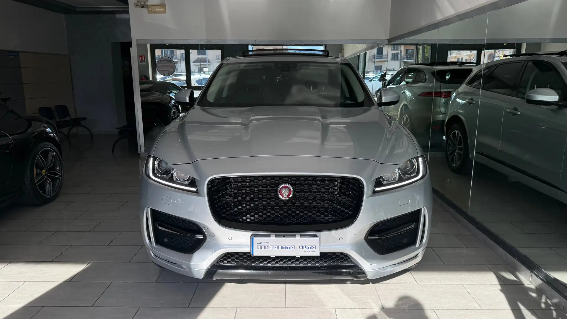 Jaguar F-Pace 2.0d i4 R-Sport awd 180cv TETTO APRIBILE Silber - 1