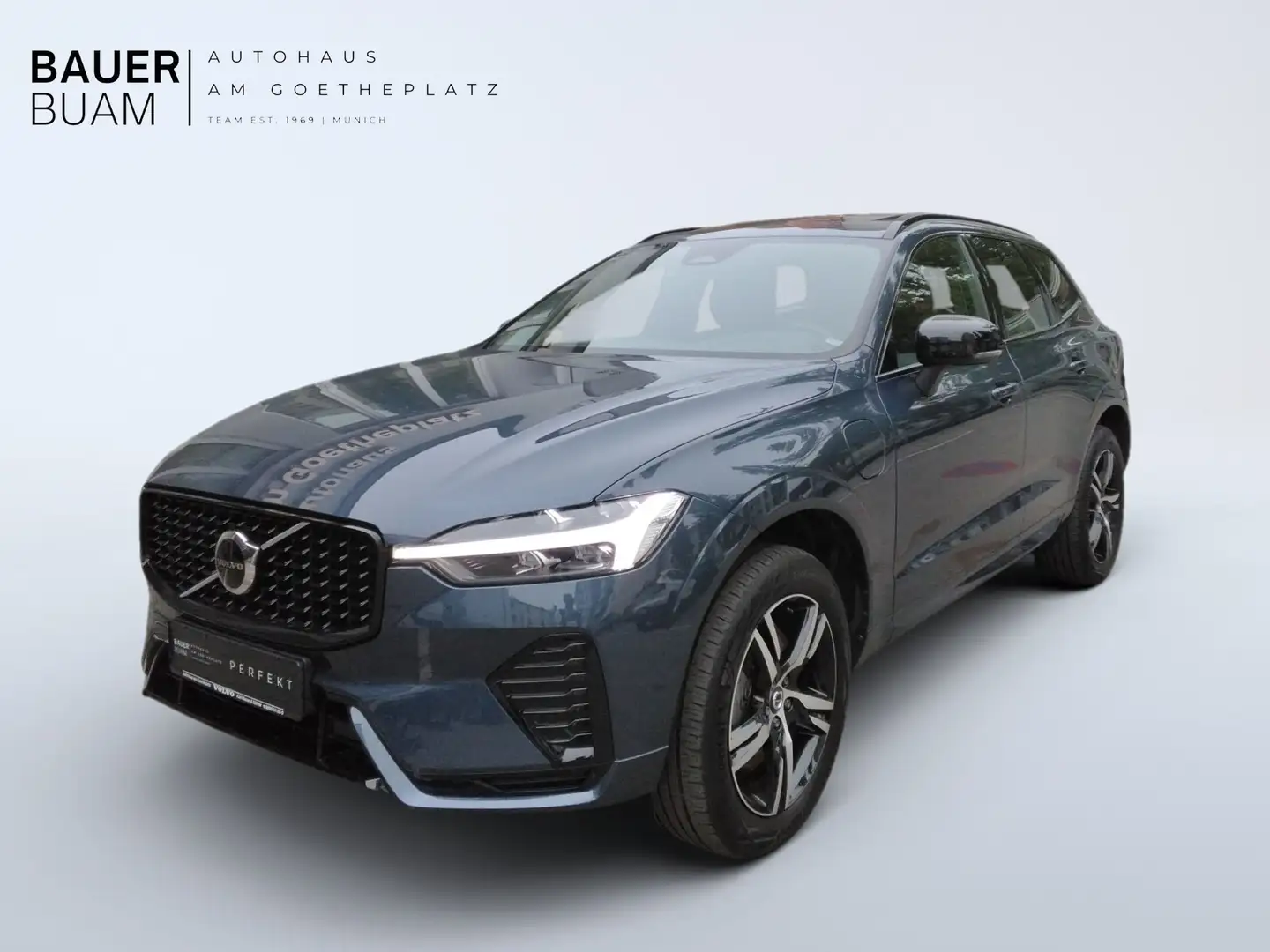 Volvo XC60 R Design Recharge Plug-In Hybrid AWD Blau - 1