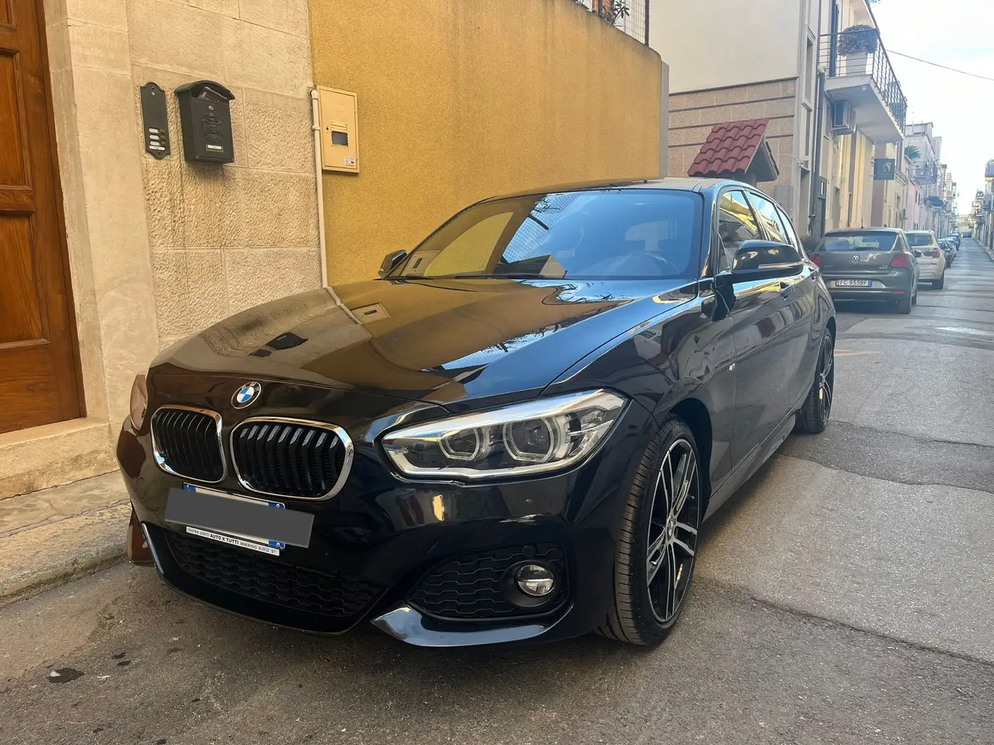 BMW 116 116d 5p Urban auto Noir - 1