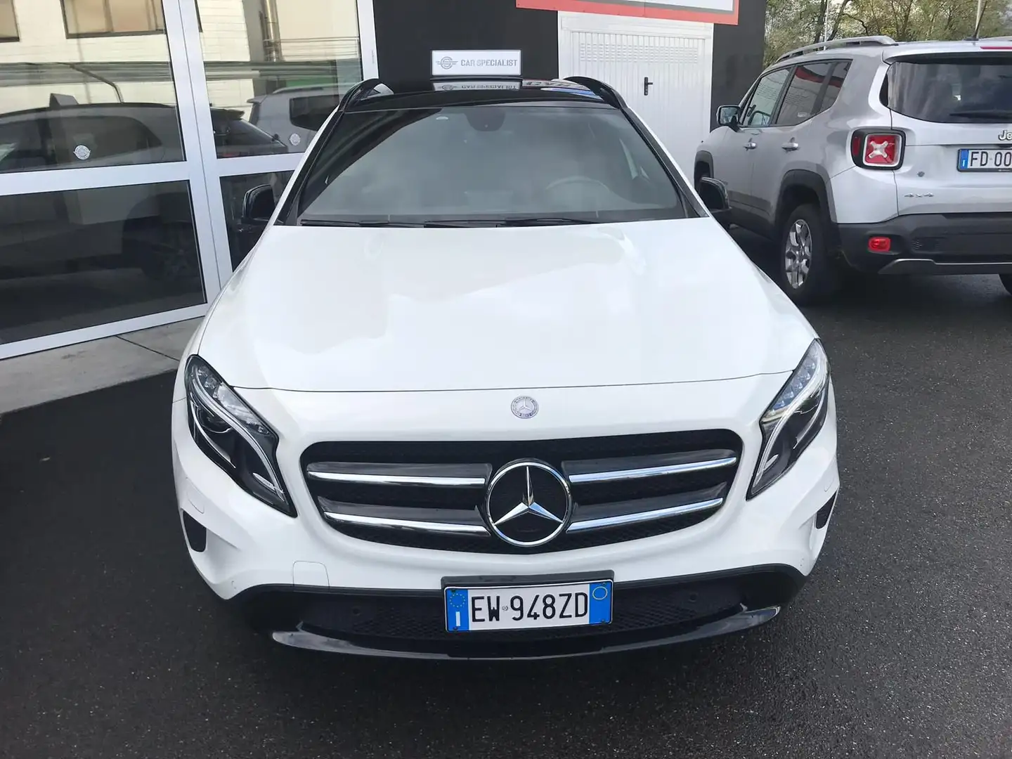 Mercedes-Benz GLA 200 GLA-X156 2014 d (cdi) Sport auto Bianco - 1