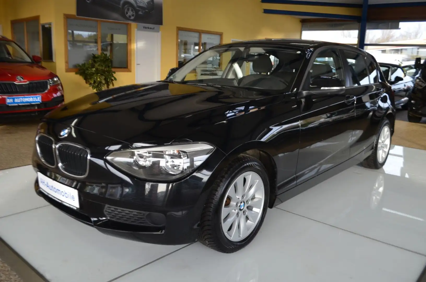 BMW 116 i Limousine 5-trg. KLIMA / SITZHEIZUNG / PDC Noir - 1