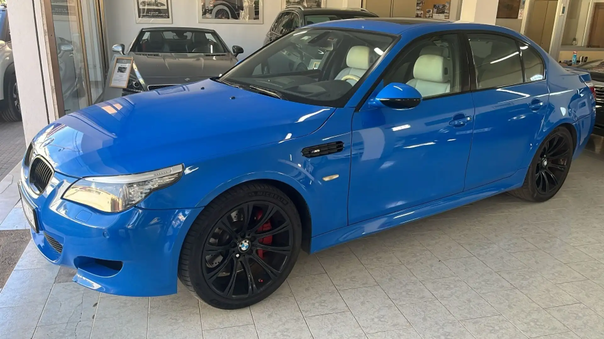 BMW M5 M5A Azul - 2
