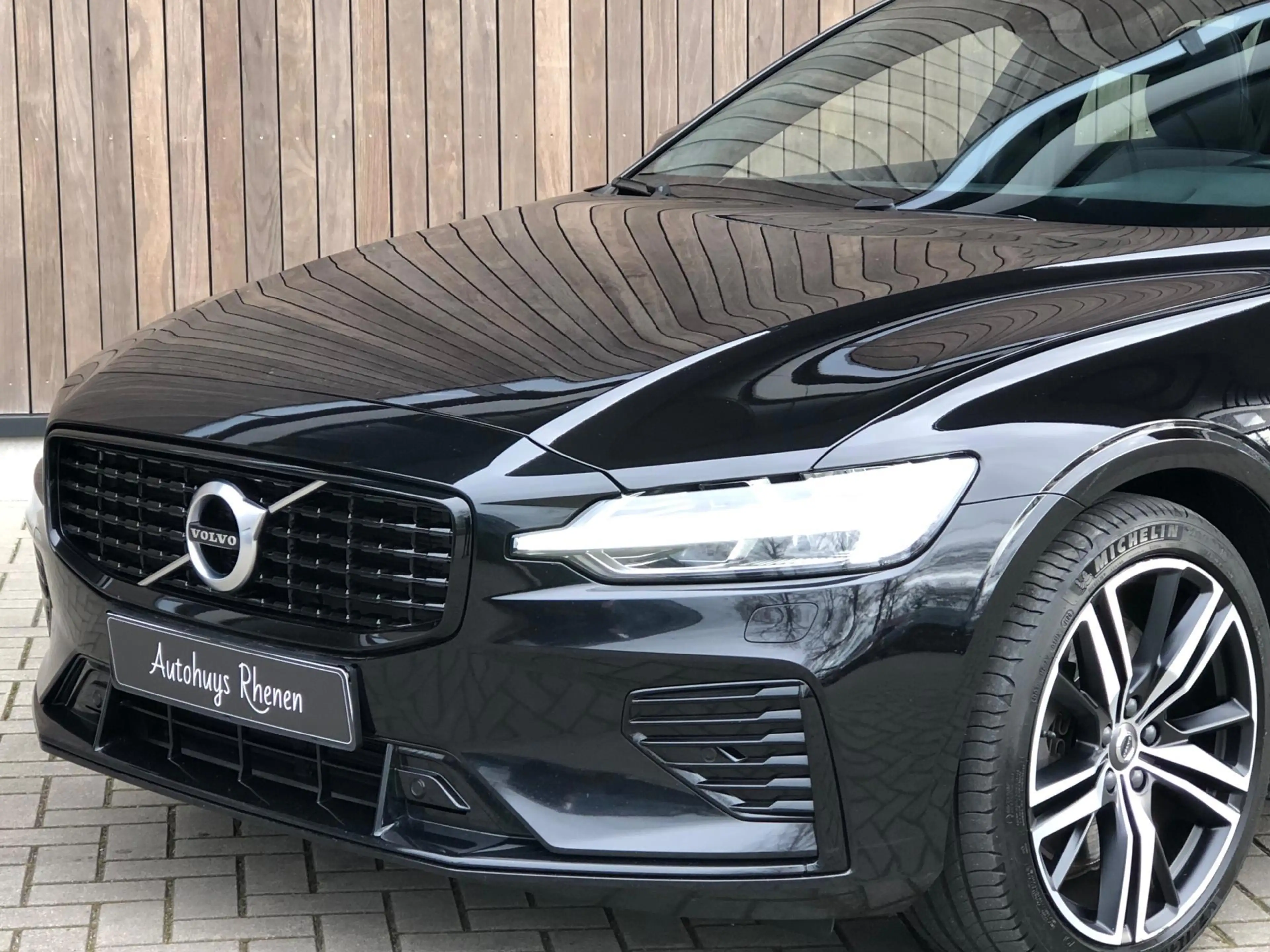 Volvo V60 2.0 T6 Recharge AWD R-Design|Trekhaak|Pano|Leder| — photo 4