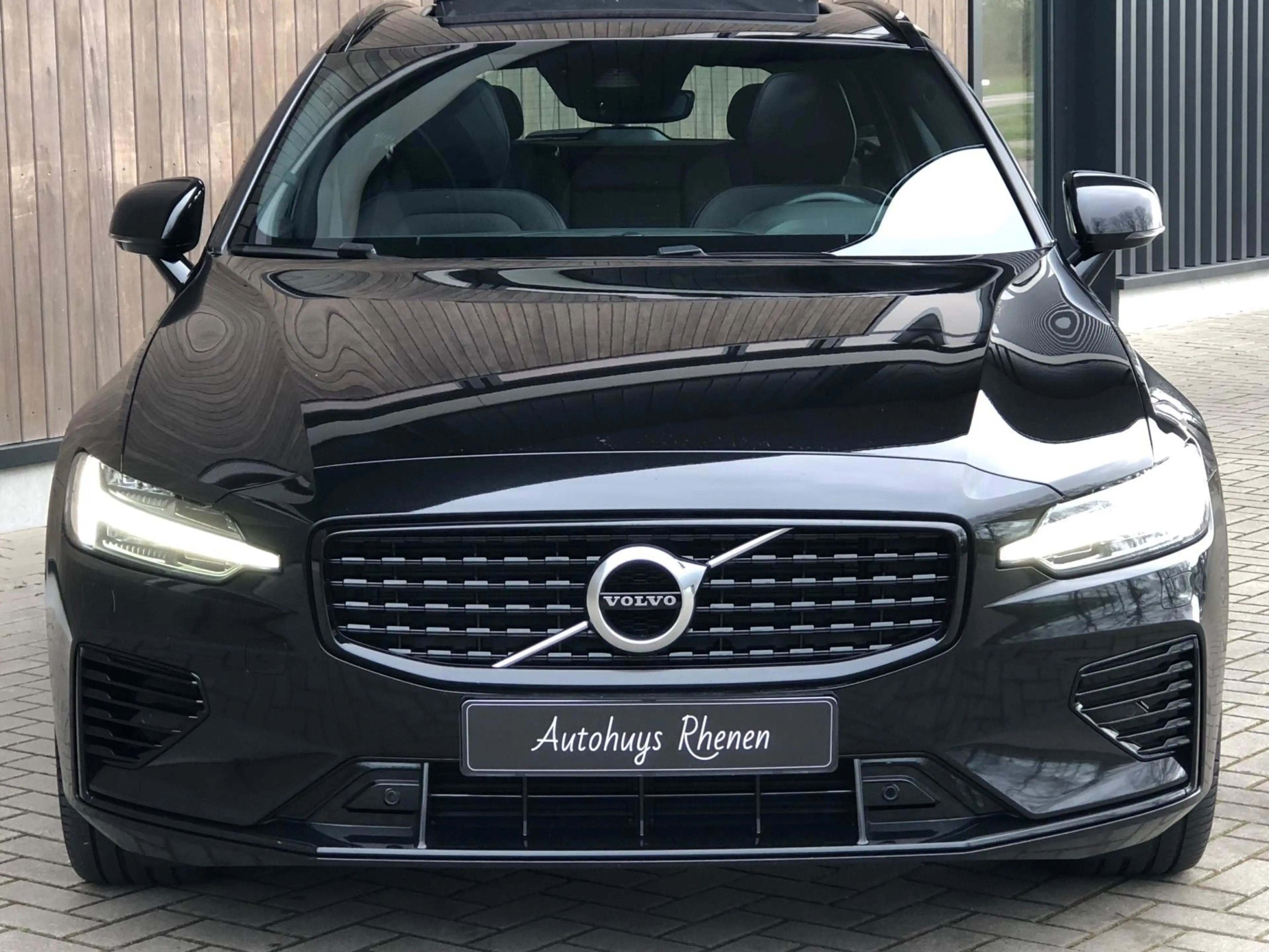 Volvo V60 2.0 T6 Recharge AWD R-Design|Trekhaak|Pano|Leder| — photo 5