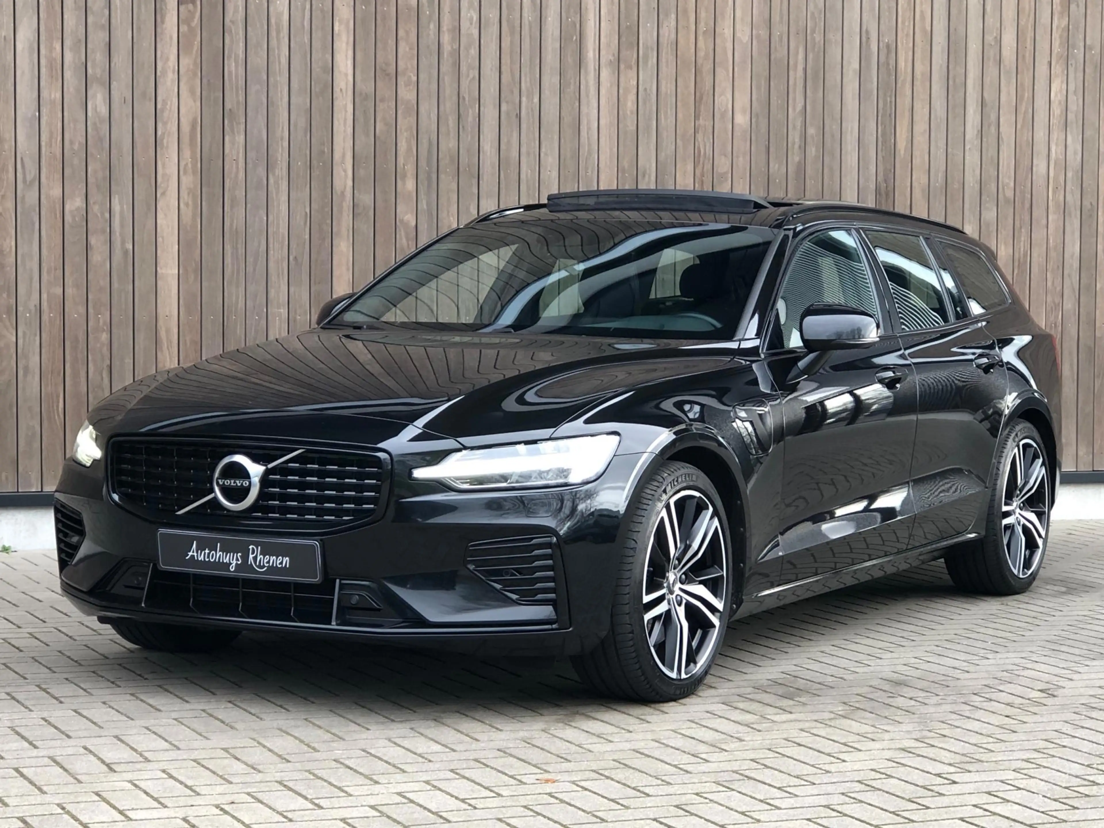 Volvo V60 2.0 T6 Recharge AWD R-Design|Trekhaak|Pano|Leder| — photo 2
