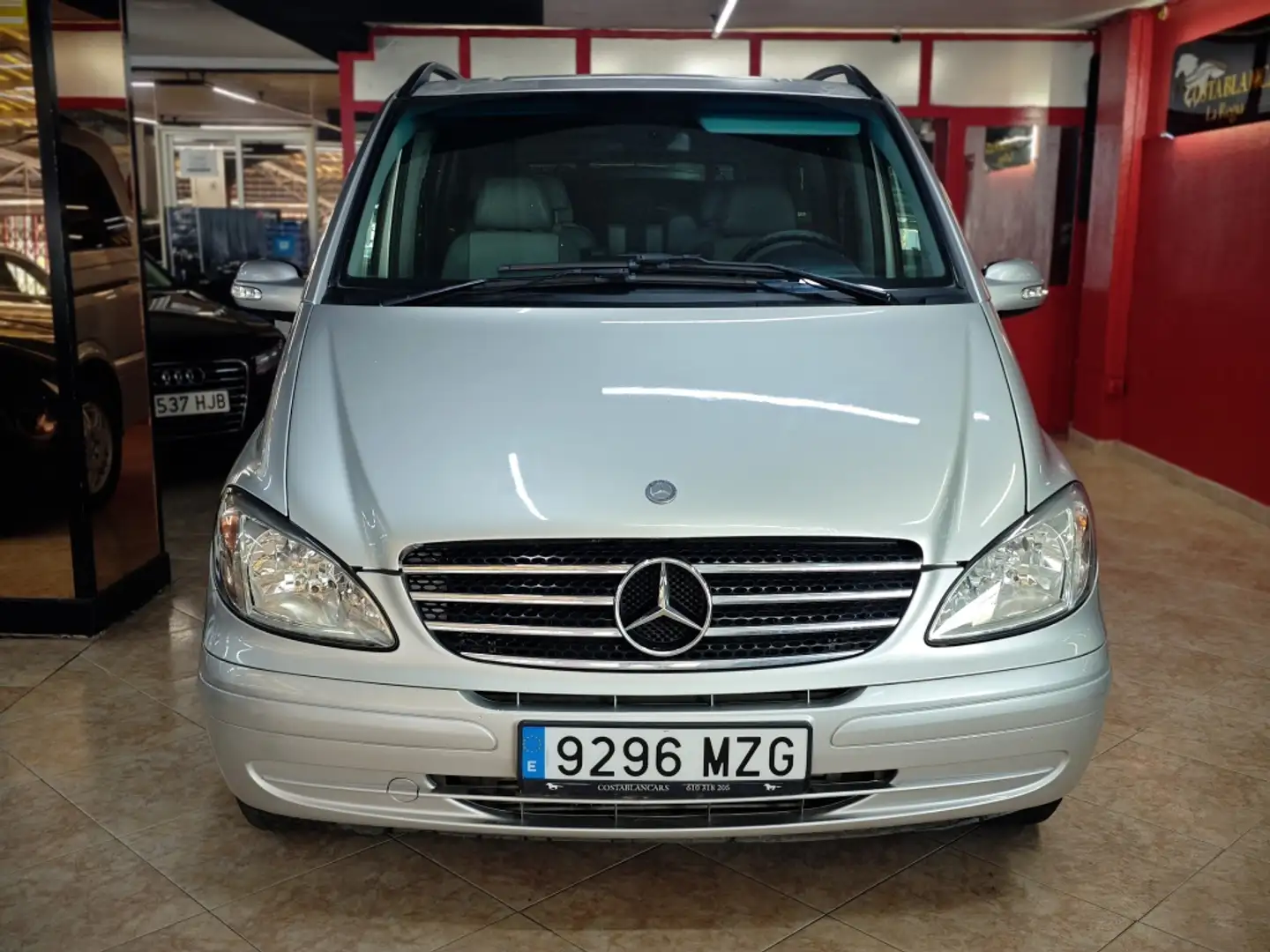 Mercedes-Benz Viano Monovolumen Automático de 4 Puertas Gris - 2
