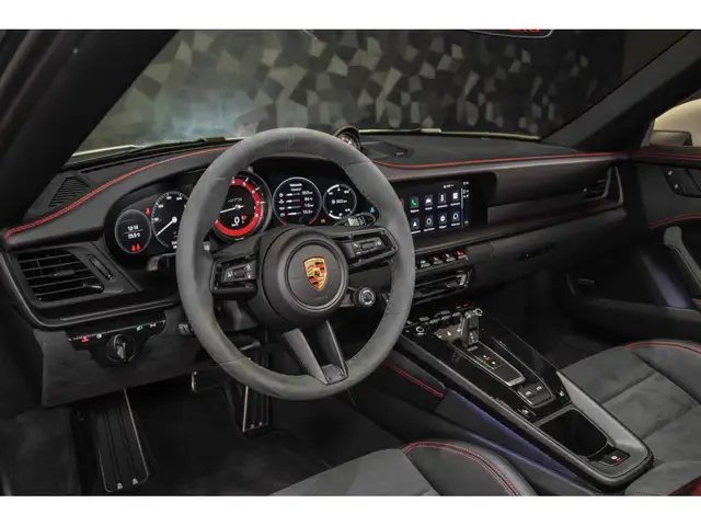 Porsche 911 view 9