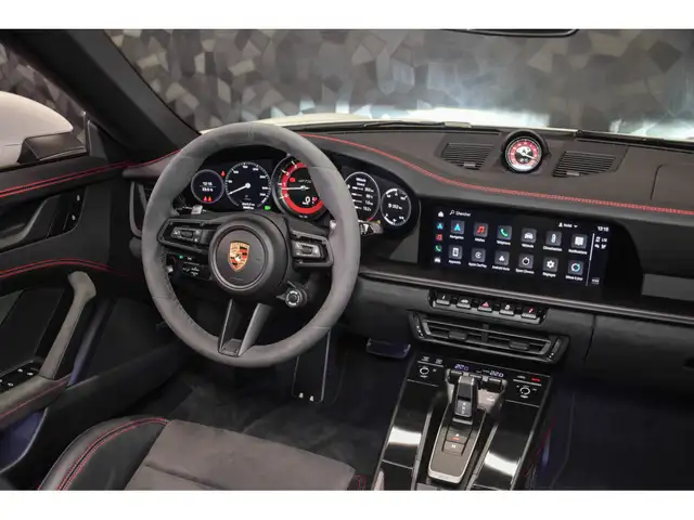 Porsche 911 view 11
