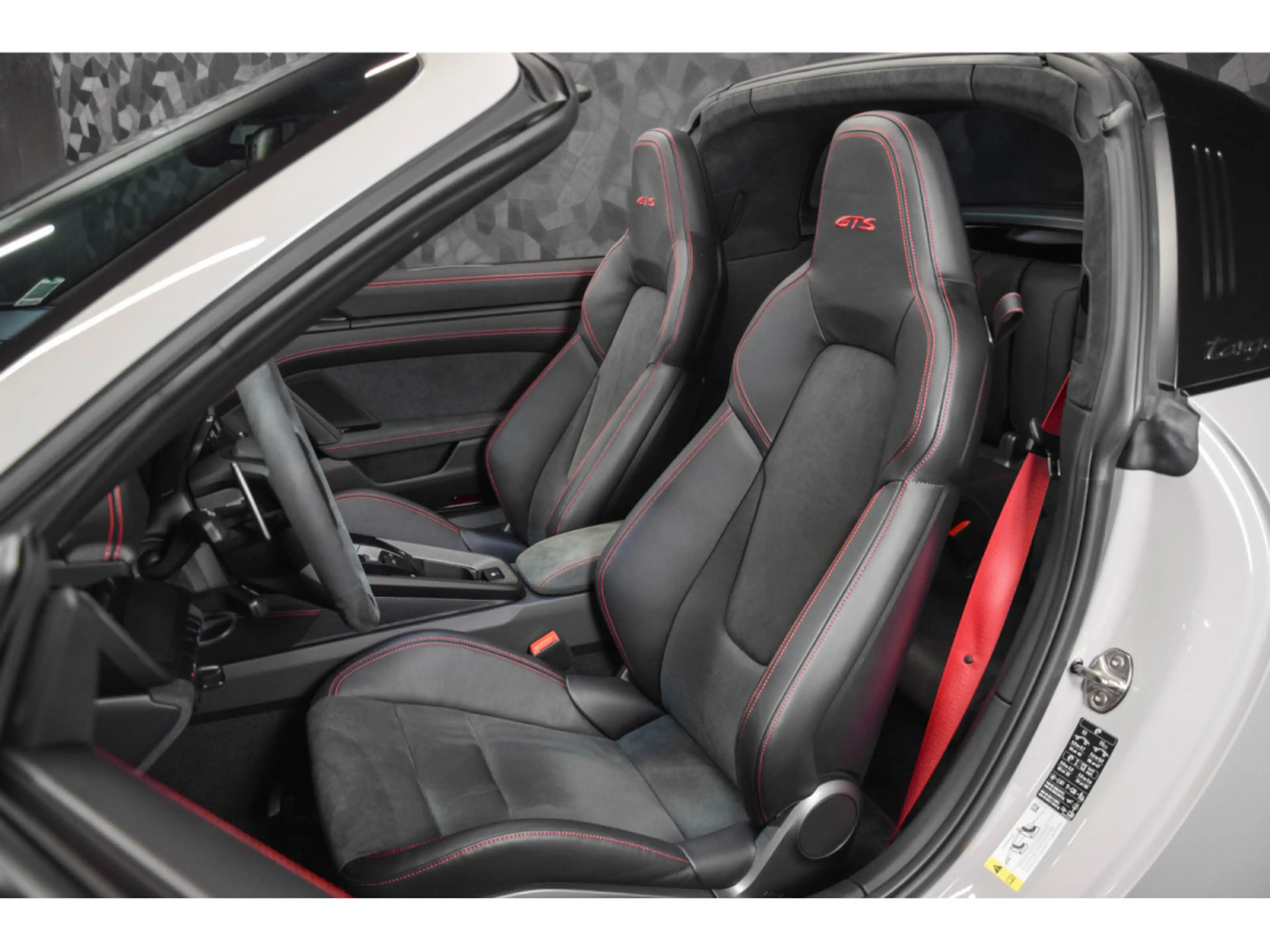 Porsche 992 992.1 Targa 4 GTS PDK / Gris Craie — photo 8