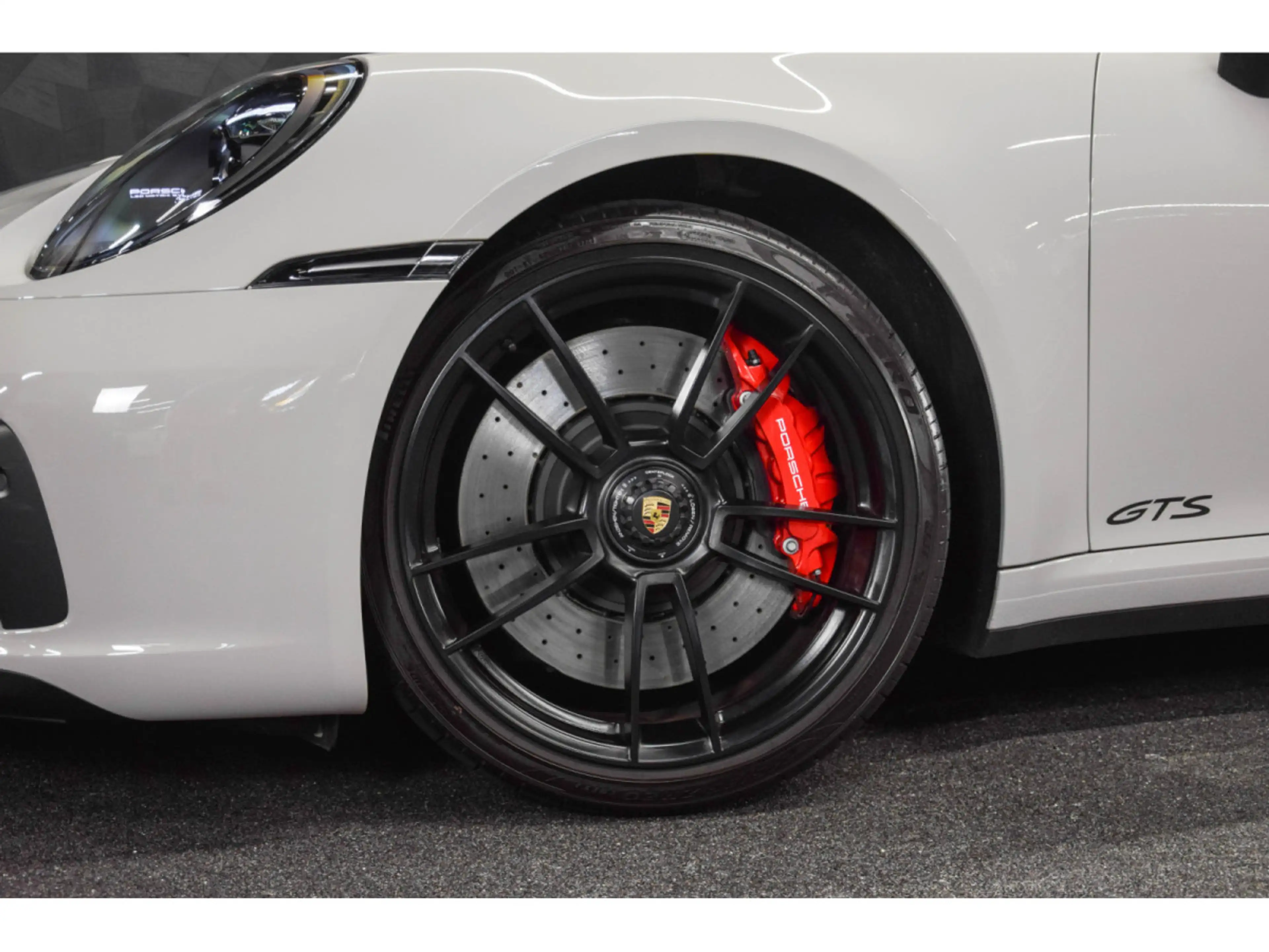 Porsche 992 992.1 Targa 4 GTS PDK / Gris Craie — photo 12