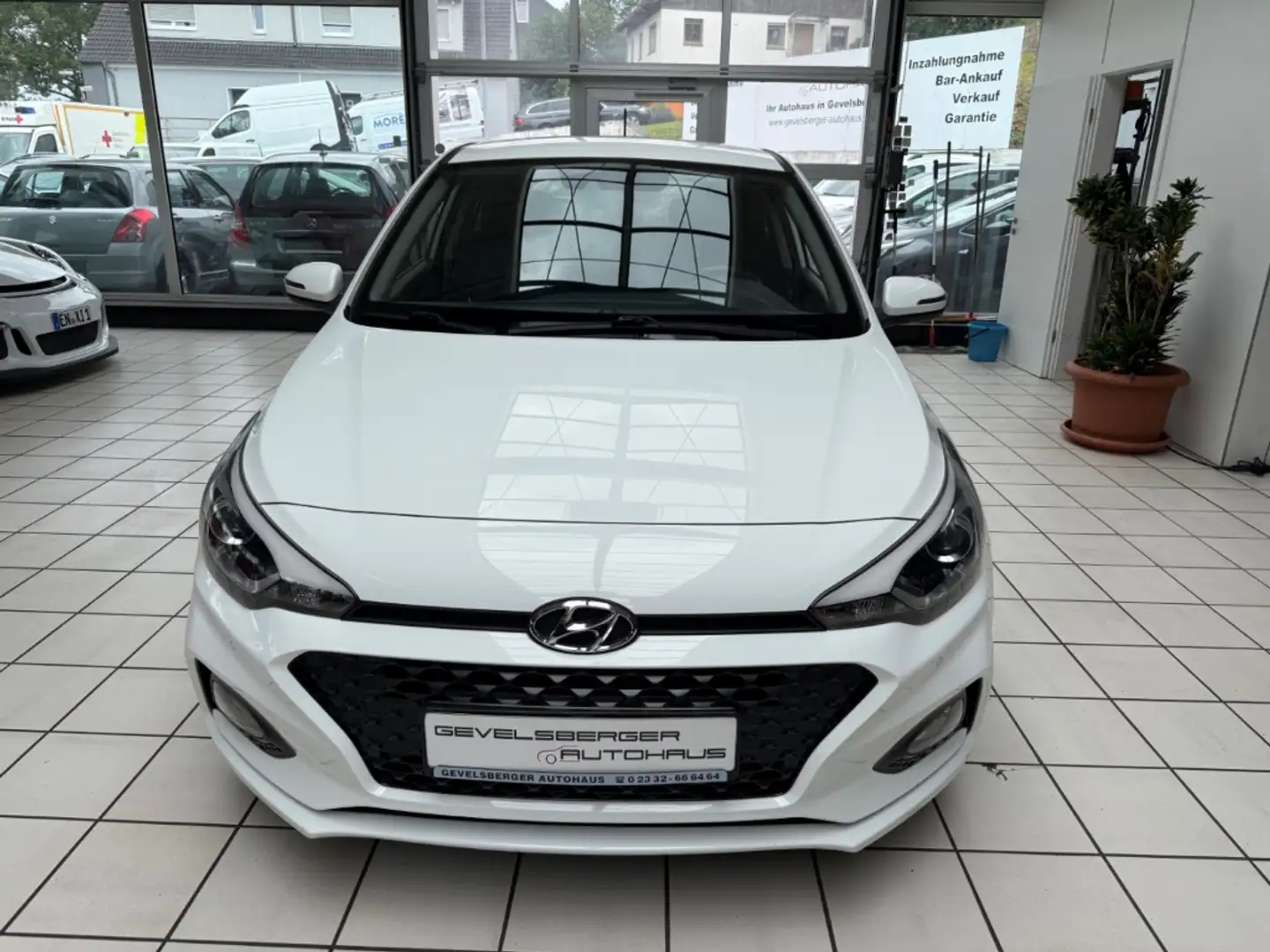 Hyundai i20 Style 1.0 EU6d-T 1.Hand Scheckheft Navi Apple CarP Weiß - 2