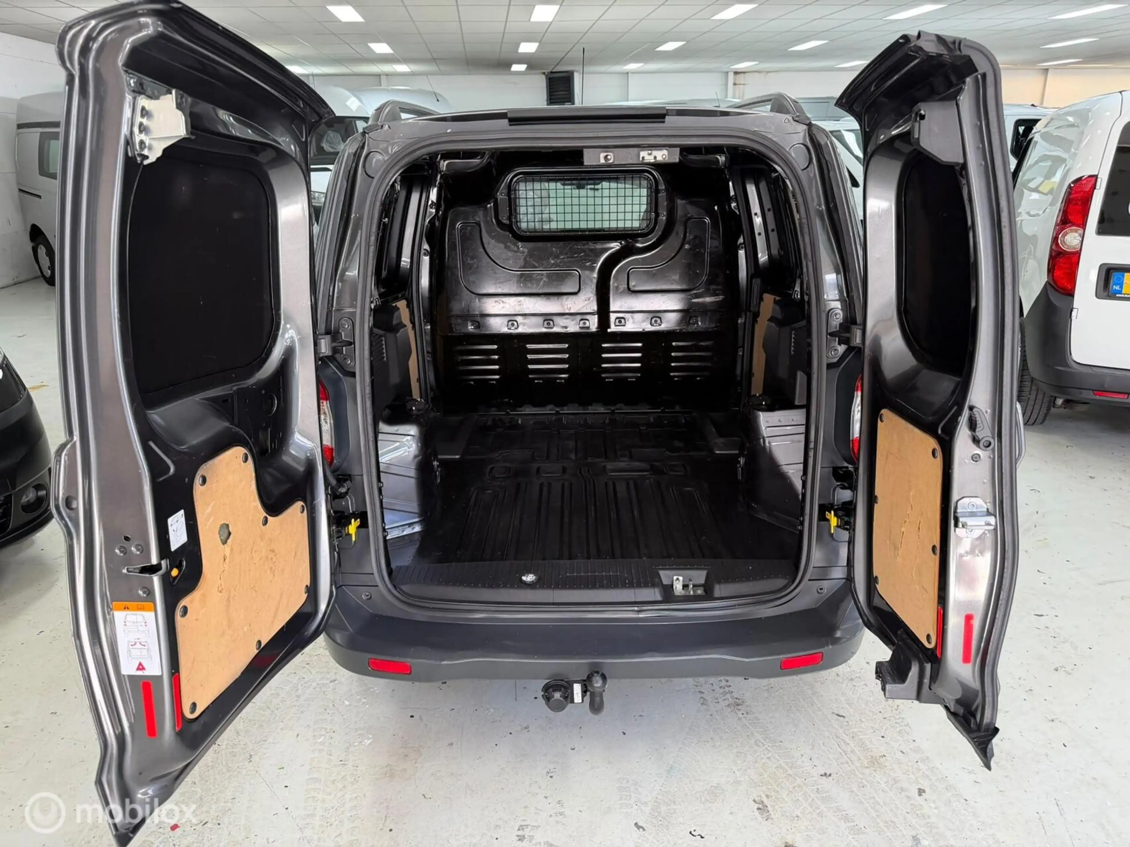 Ford Transit Courier 1.5 TDCI Airco Cruise — photo 10