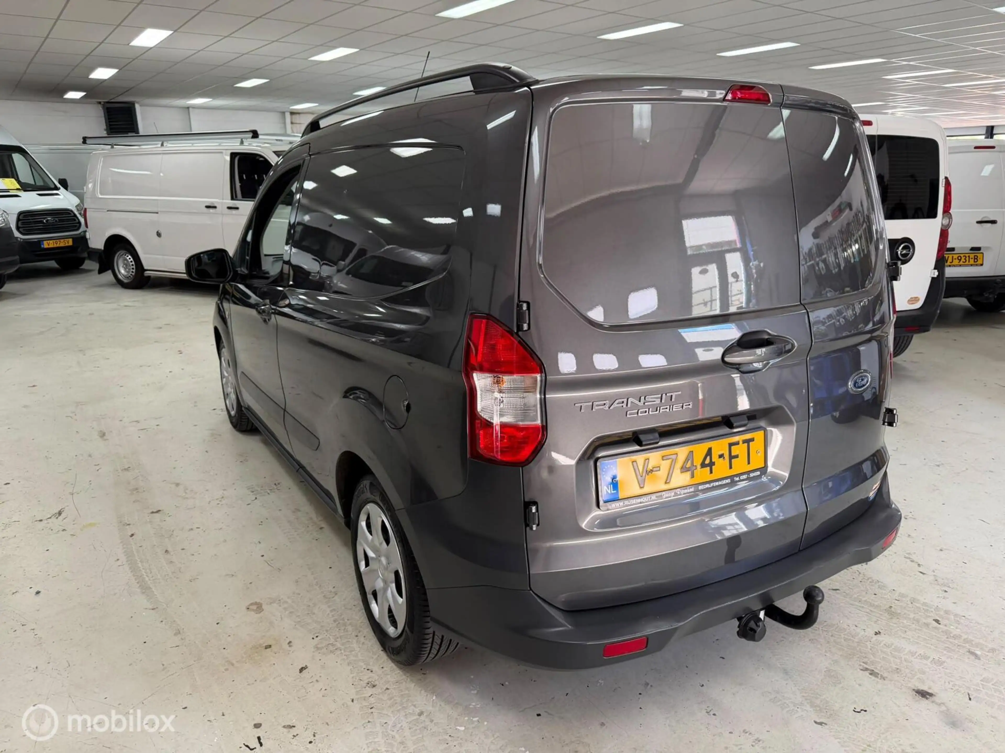 Ford Transit Courier 1.5 TDCI Airco Cruise — photo 4