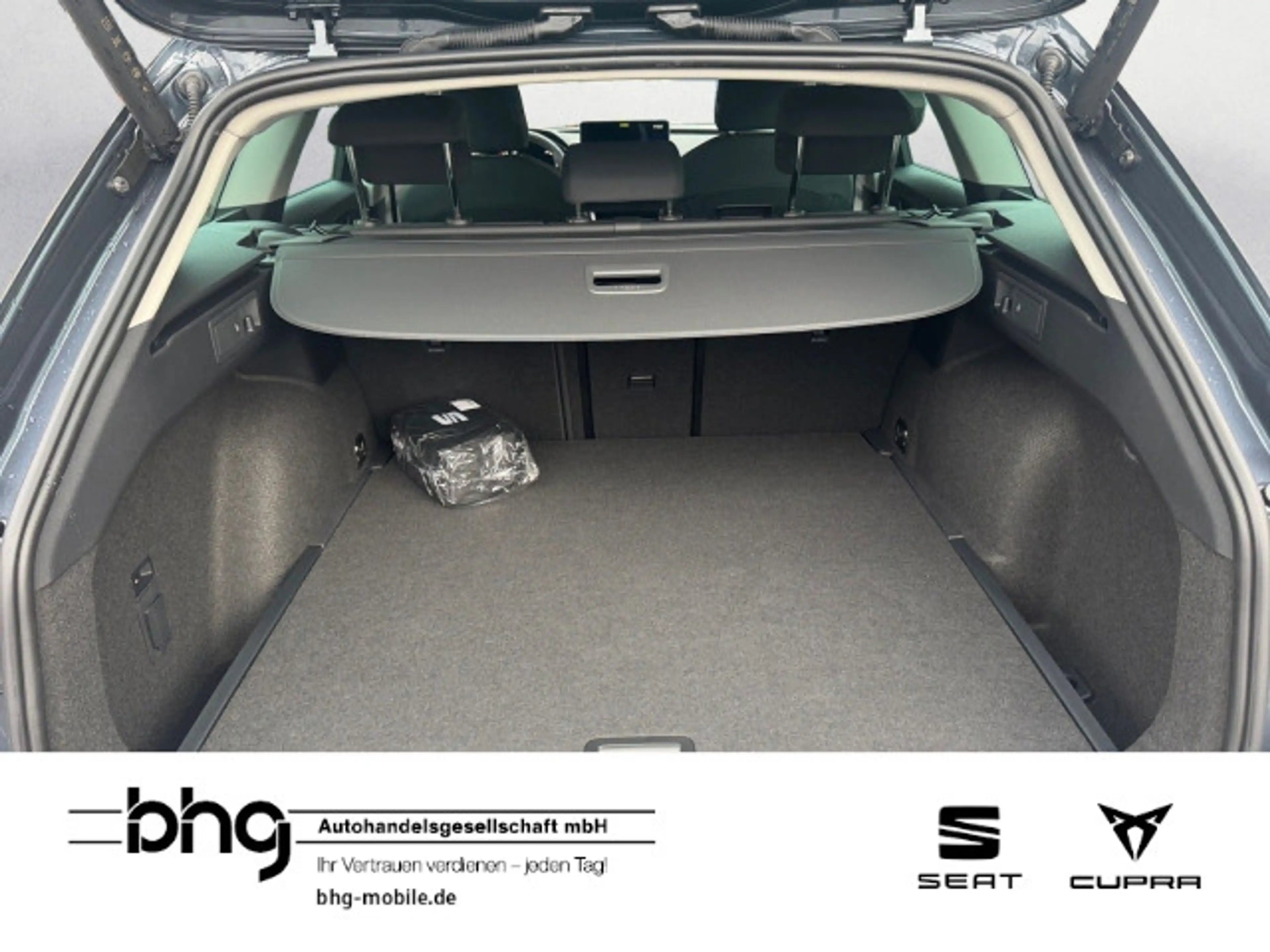 SEAT Leon Sportstourer Road Edition 1.5 eTSI  7-Gang- — photo 9