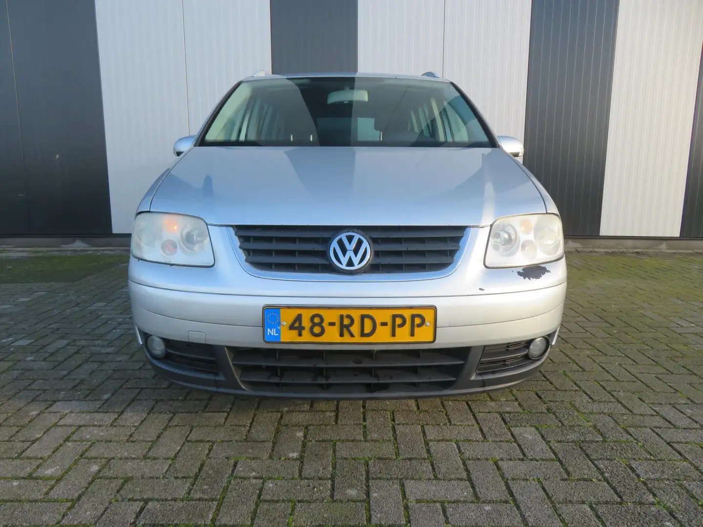 Volkswagen Touran 2.0-16V FSI Highline Grey - 2