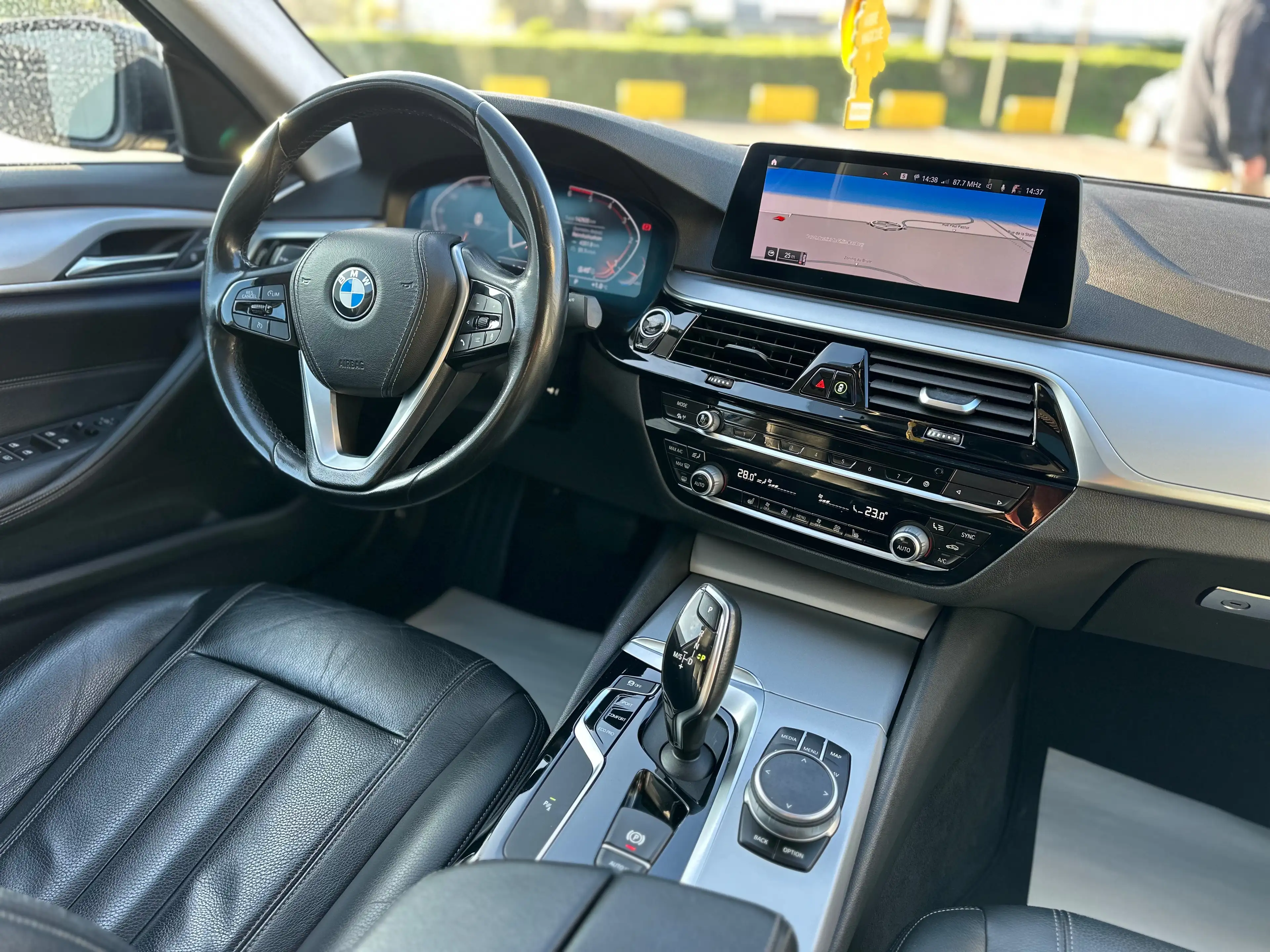 BMW 518 518d HISTORIQUE COMPLET / FULL LED / CAM / TVA — photo 7