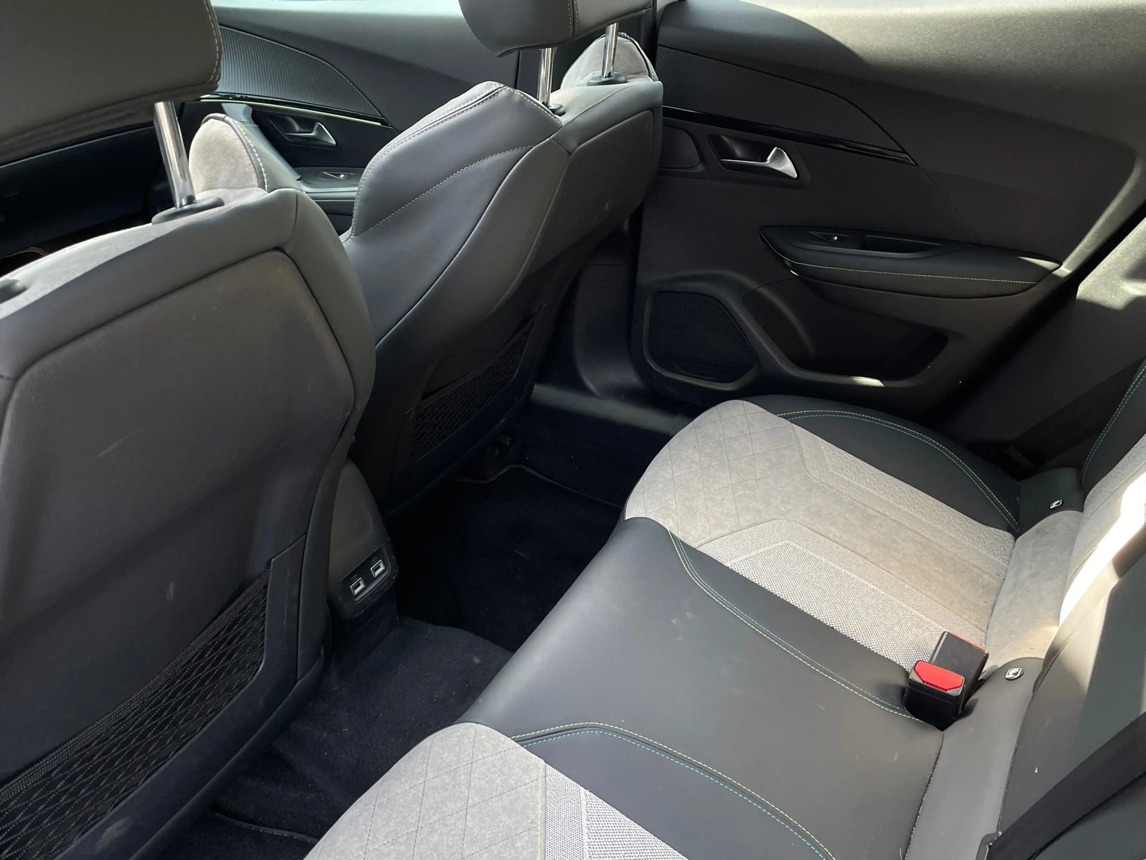 Peugeot e-2008 EV GT Pack 50 kWh SOH 91% FASE 3 DEALER OND EERSTE — photo 8