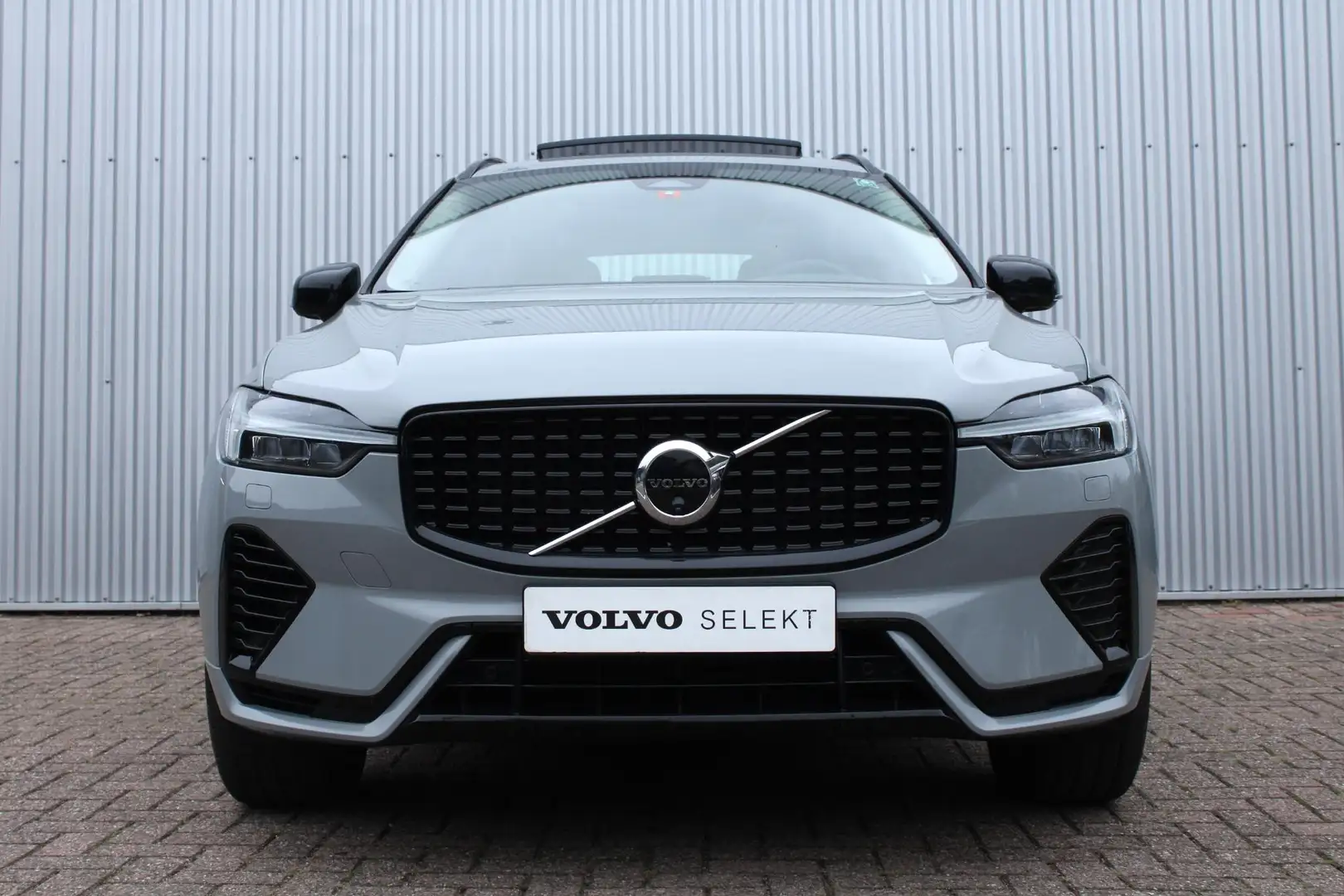 Volvo XC60 2.0 T6 Plug-in hybrid AWD Ultra Dark Gris - 2
