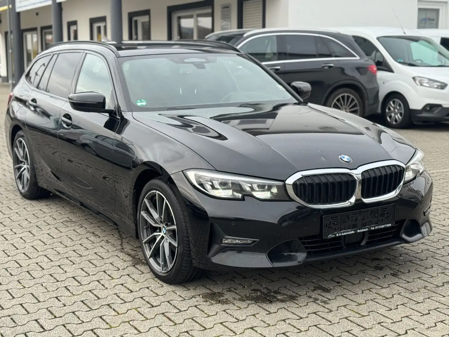 BMW 320 3 Touring 320 d Sport Line*Live Cockpit Schwarz - 2