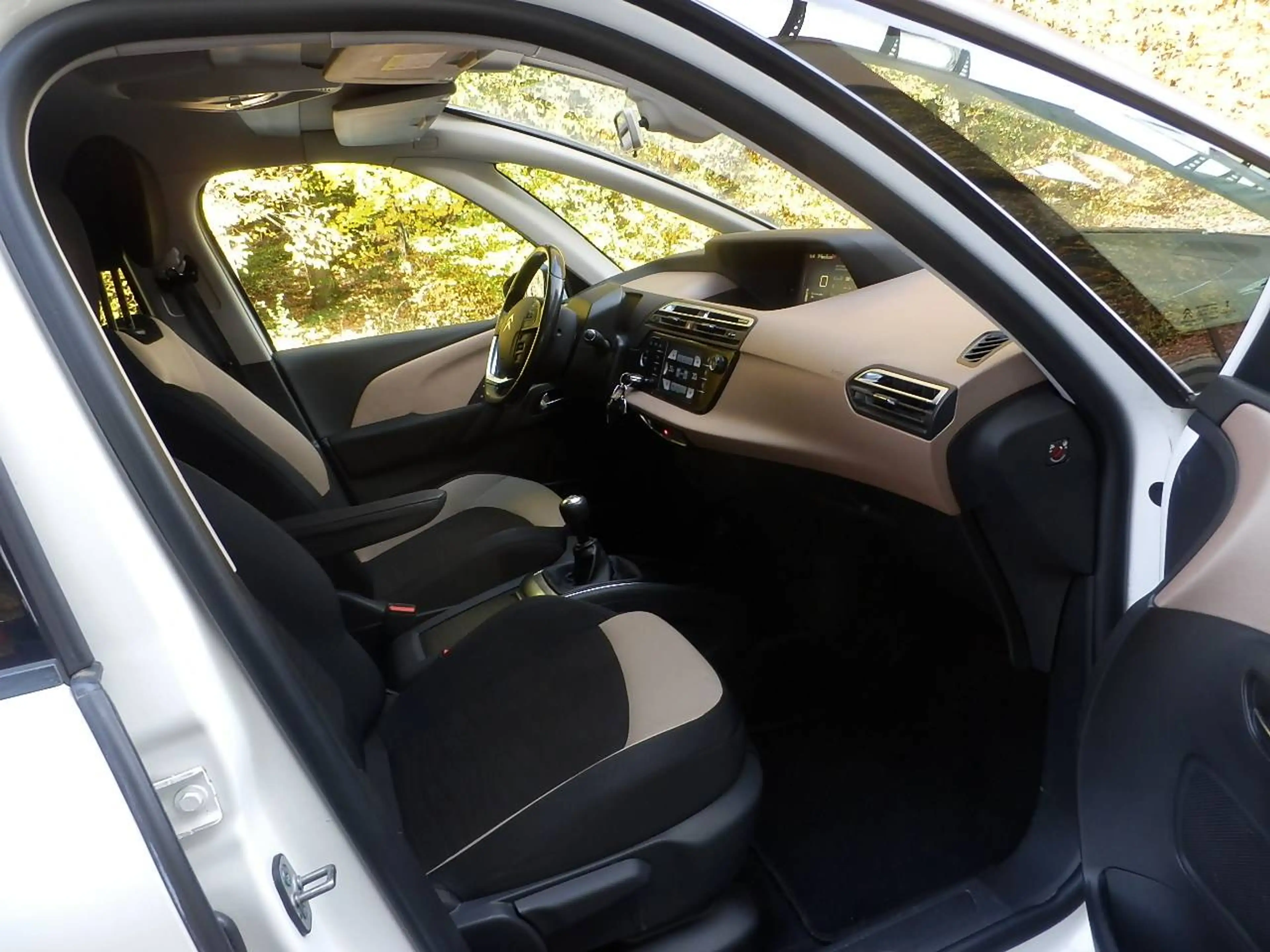 Citroen Grand C4 Picasso BHDI 120 Intensiv — photo 11