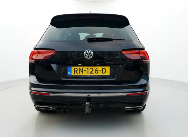 Volkswagen Tiguan view 3