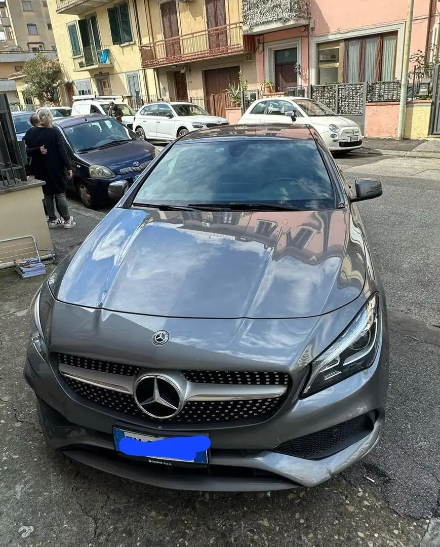 Mercedes-Benz 200 - 2