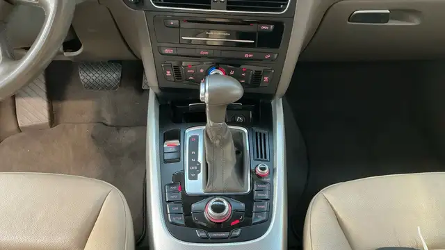 Audi Q5 view 12