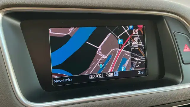 Audi Q5 view 16