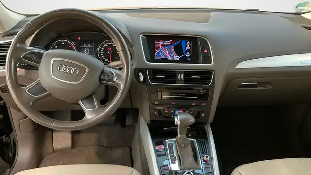 Audi Q5 view 10