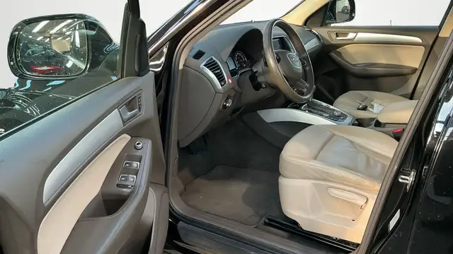 Audi Q5 view 9