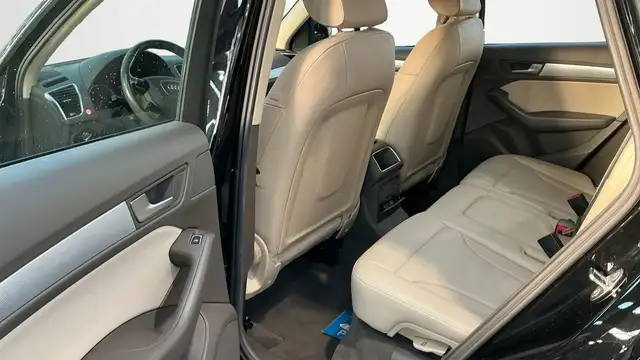 Audi Q5 view 11