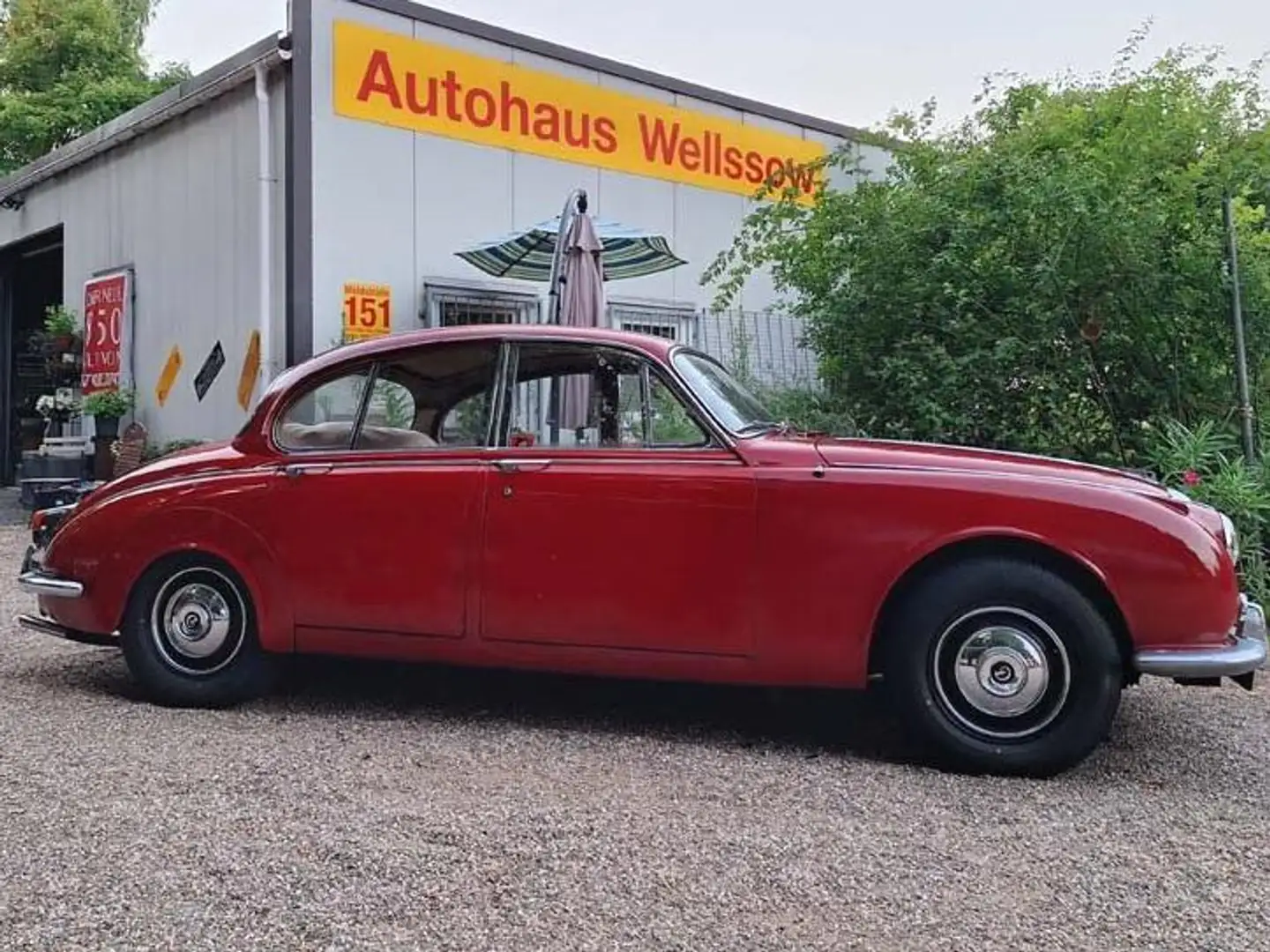 Jaguar MK II Daimler 2.5 V8 Rot - 2