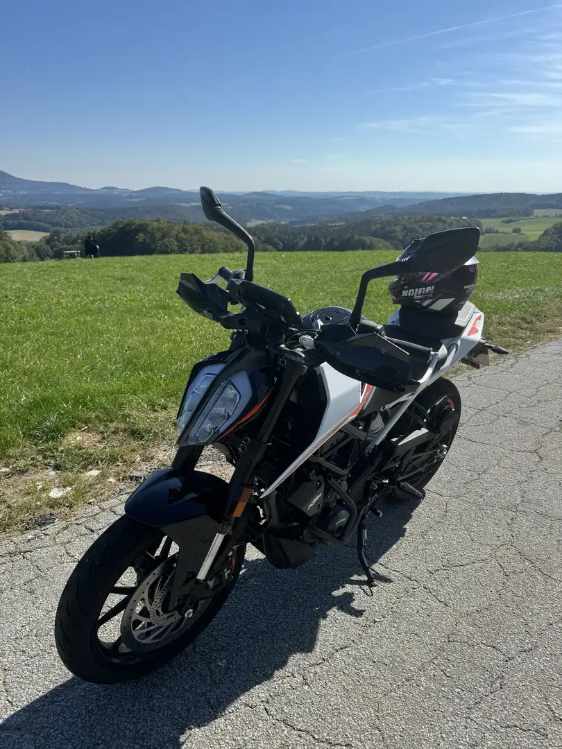 KTM 390 Duke Blanc - 1
