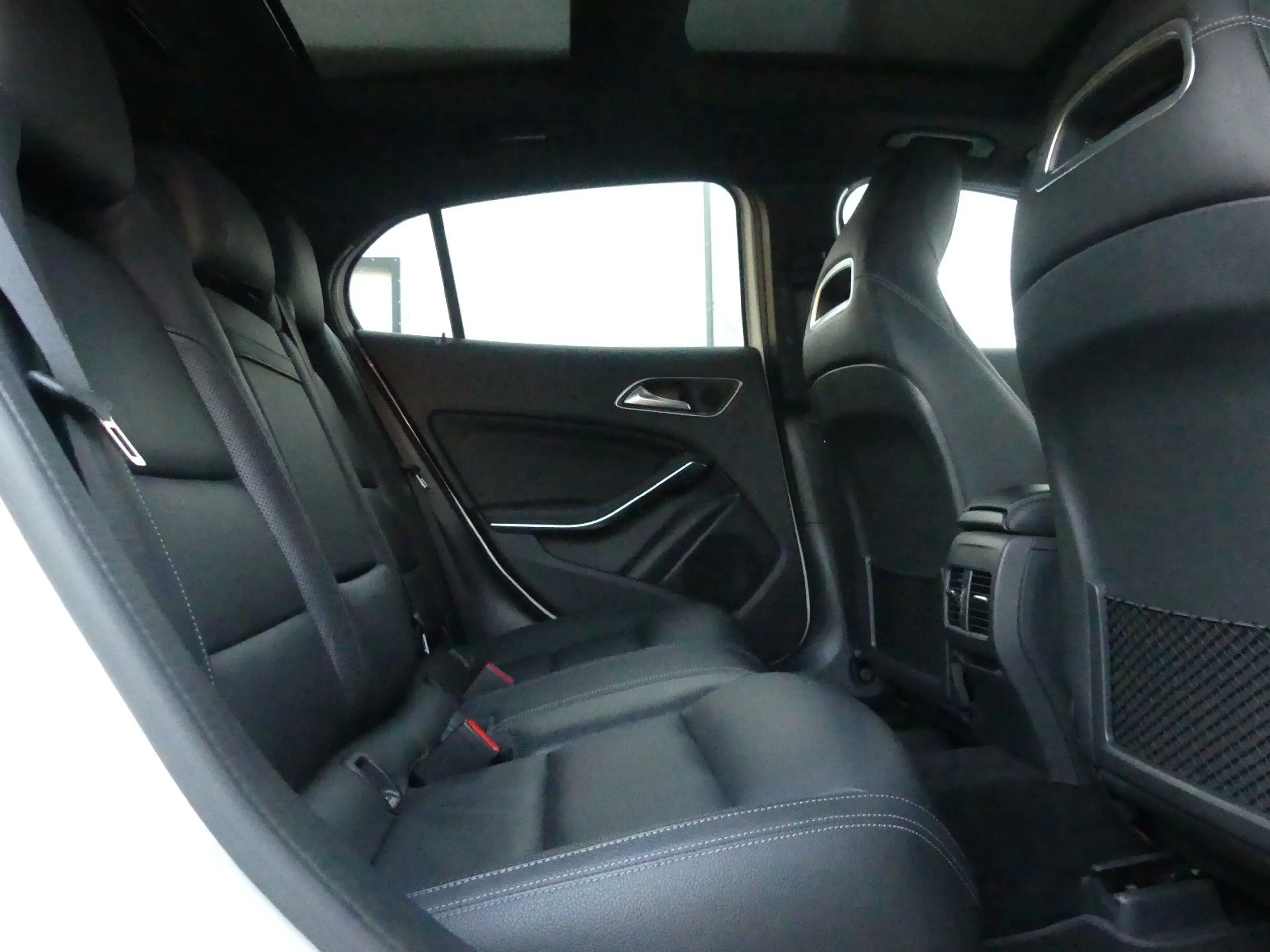 Mercedes-Benz GLA 45 AMG 4M Driver's/ Perf.AGA/Pano/H&K/Kamera — photo 15