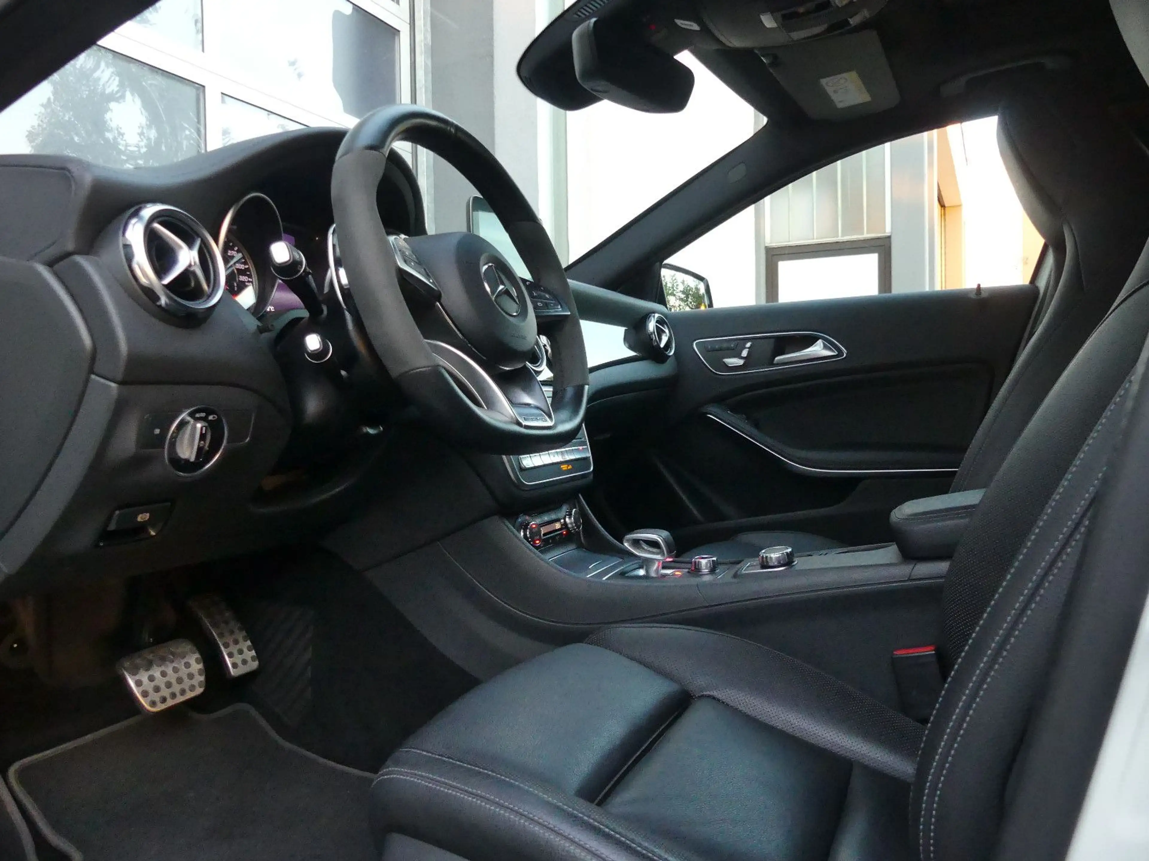Mercedes-Benz GLA 45 AMG 4M Driver's/ Perf.AGA/Pano/H&K/Kamera — photo 9
