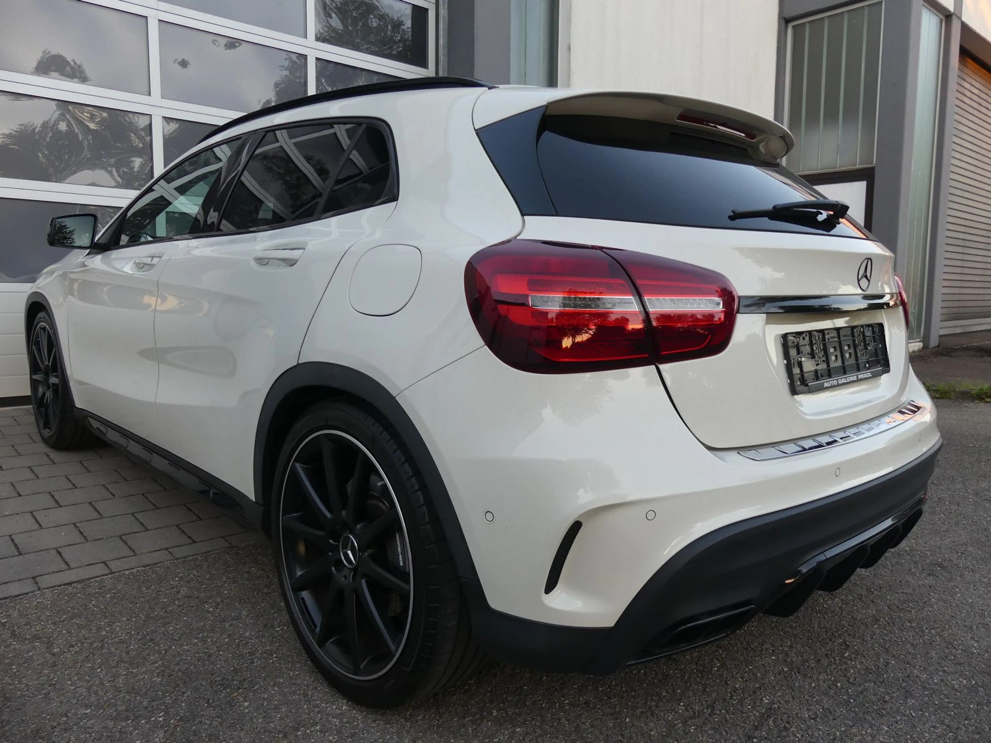 Mercedes-Benz GLA 45 AMG 4M Driver's/ Perf.AGA/Pano/H&K/Kamera — photo 7