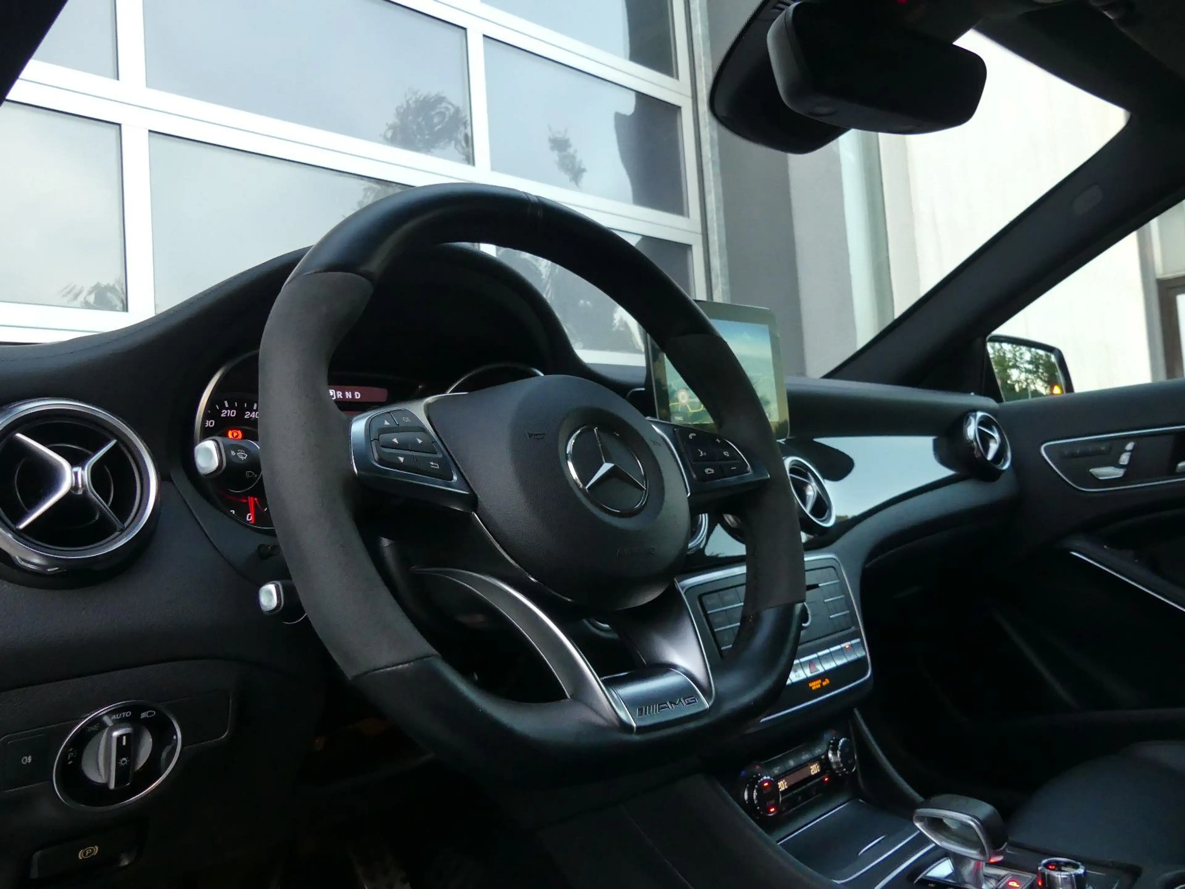 Mercedes-Benz GLA 45 AMG 4M Driver's/ Perf.AGA/Pano/H&K/Kamera — photo 11