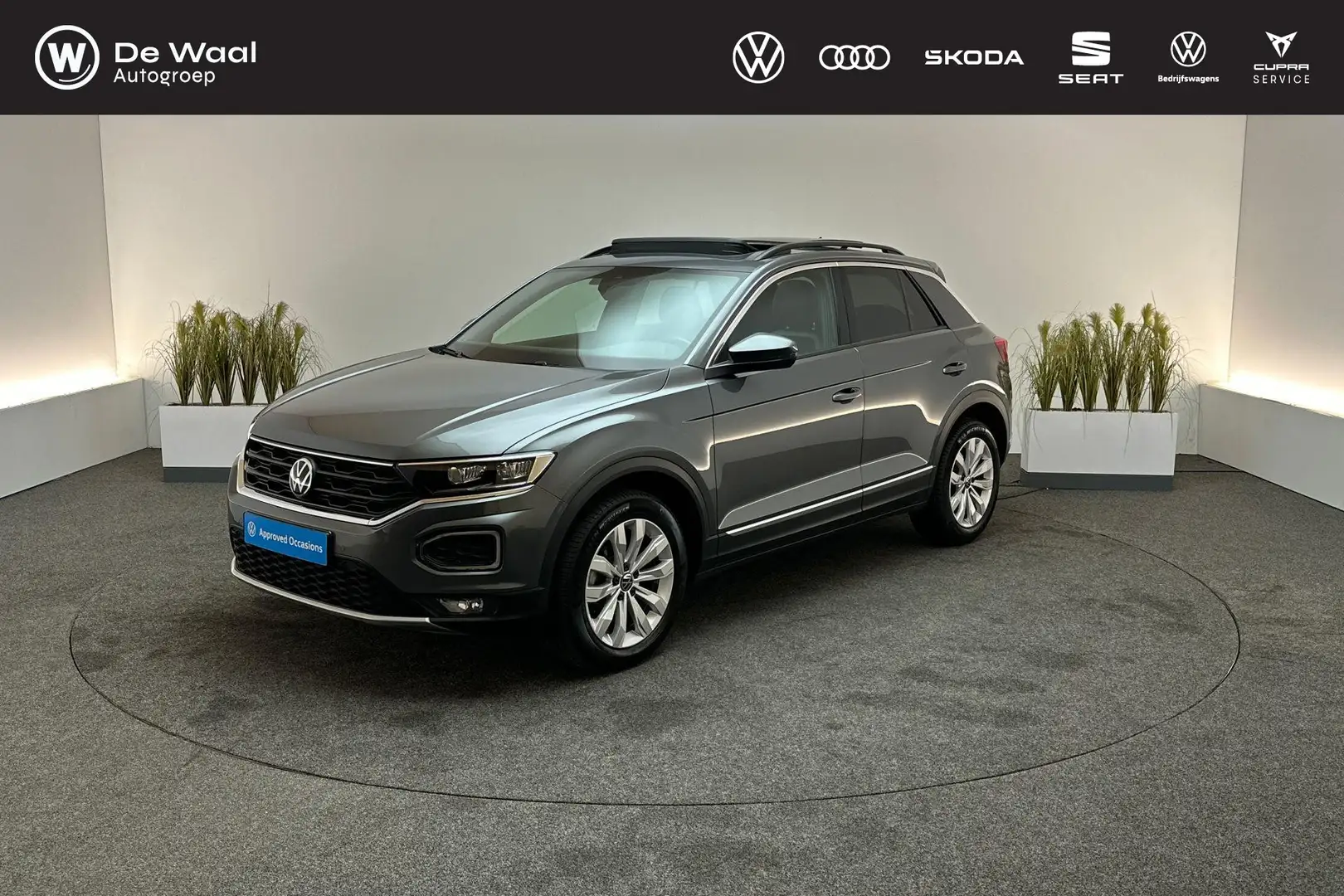 Volkswagen T-Roc 1.5 TSI 150pk DSG Sport | Panoramadak, Stoelverwar Grijs - 1