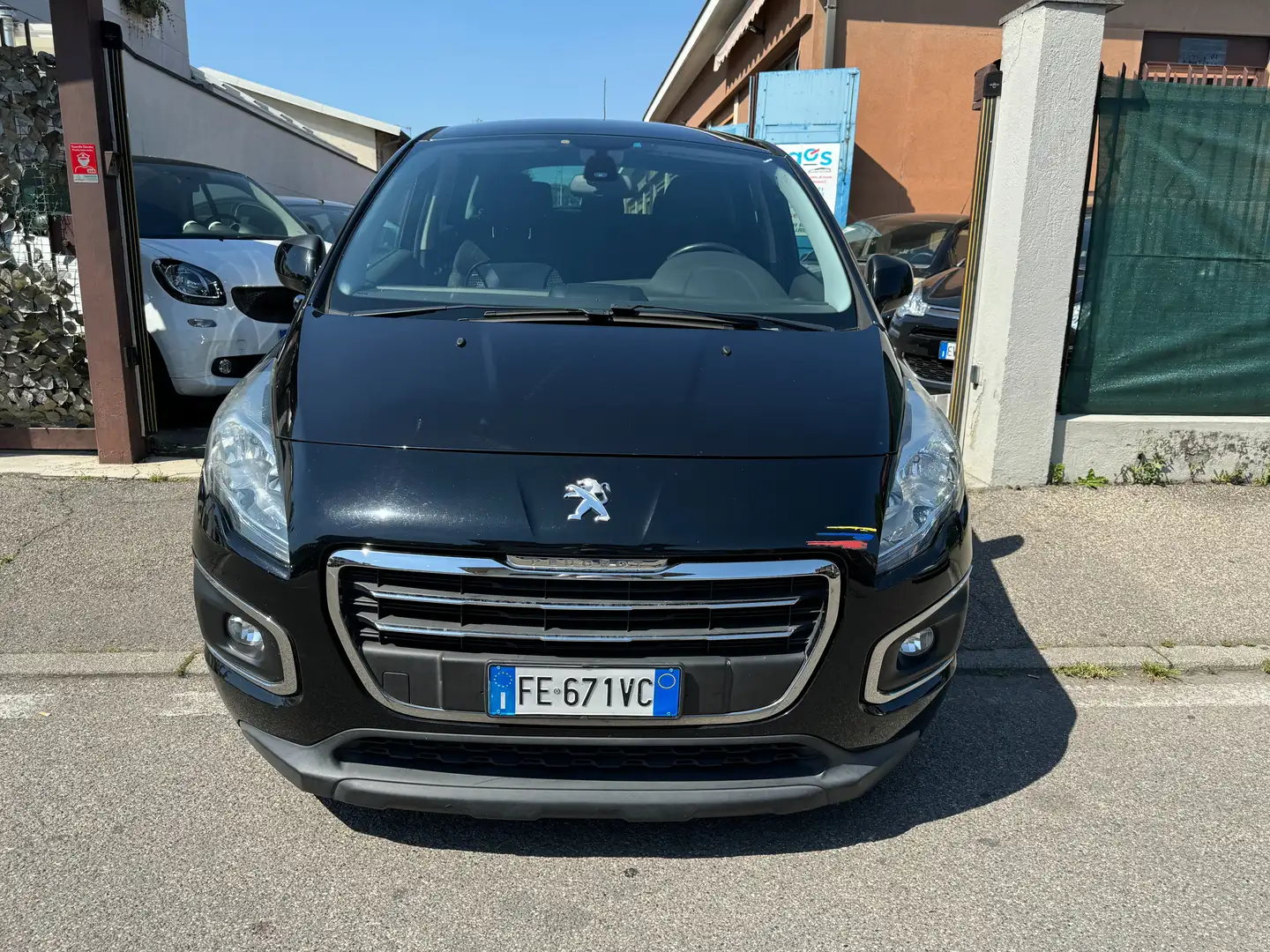Peugeot 3008 1.6*BLUEHDI*ALLURE*AUTOMATICO* Zwart - 2