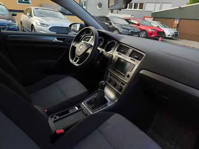 Volkswagen Golf view 13