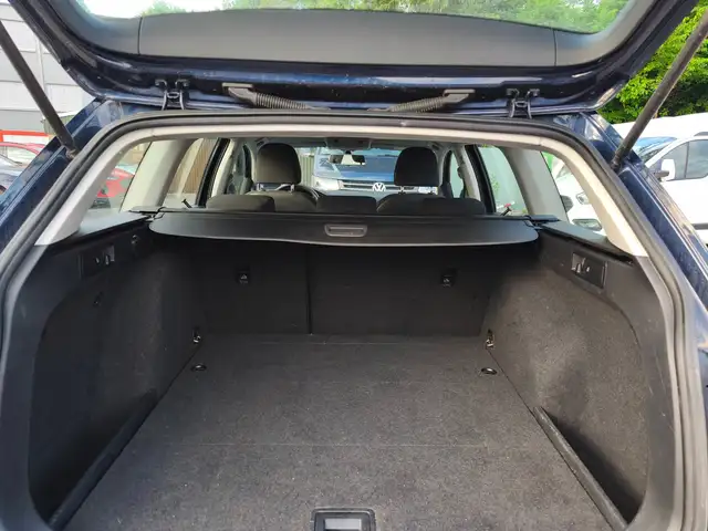 Volkswagen Golf view 11